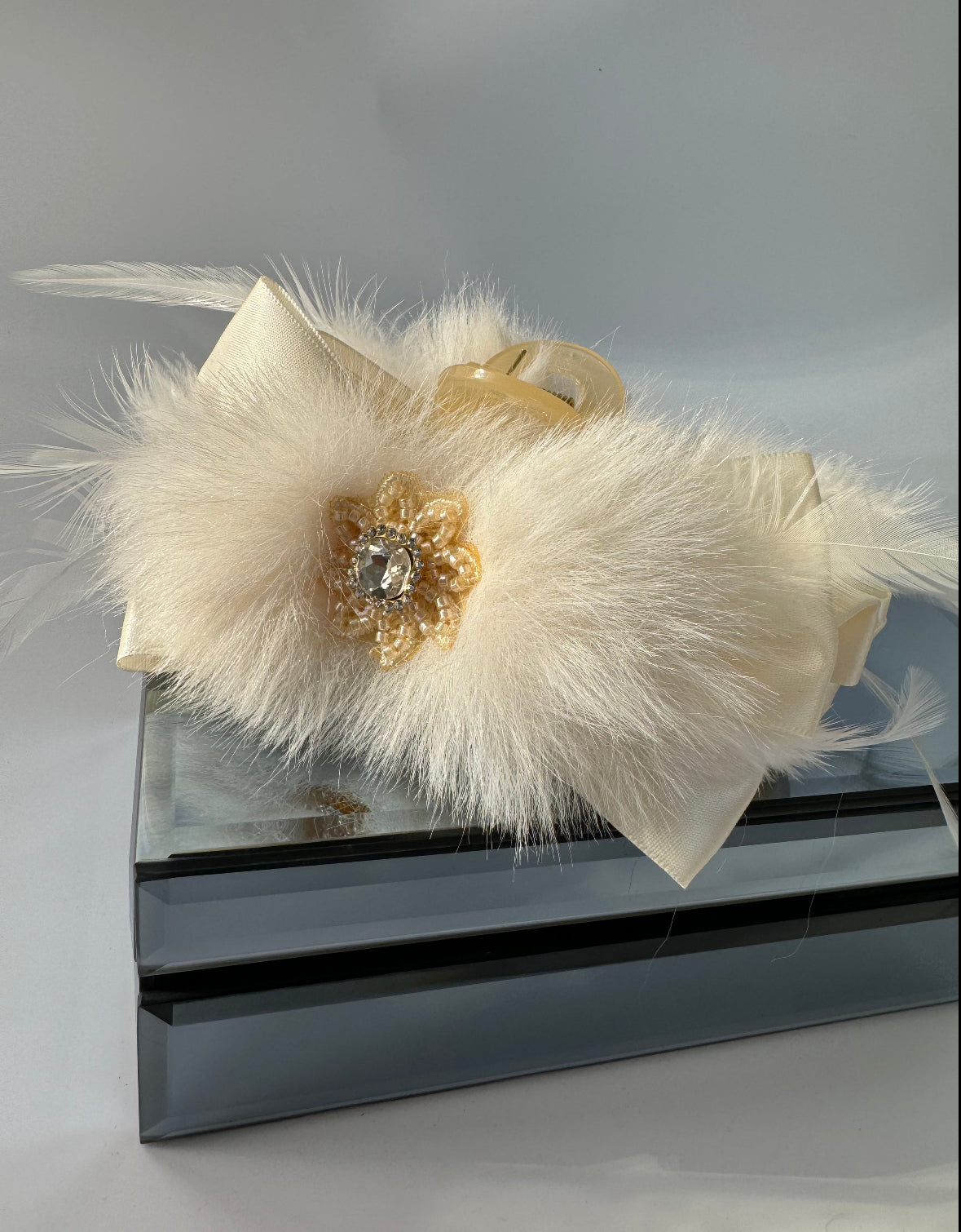 İTHAL KREM TÜYLÜ MANDAL TOKA