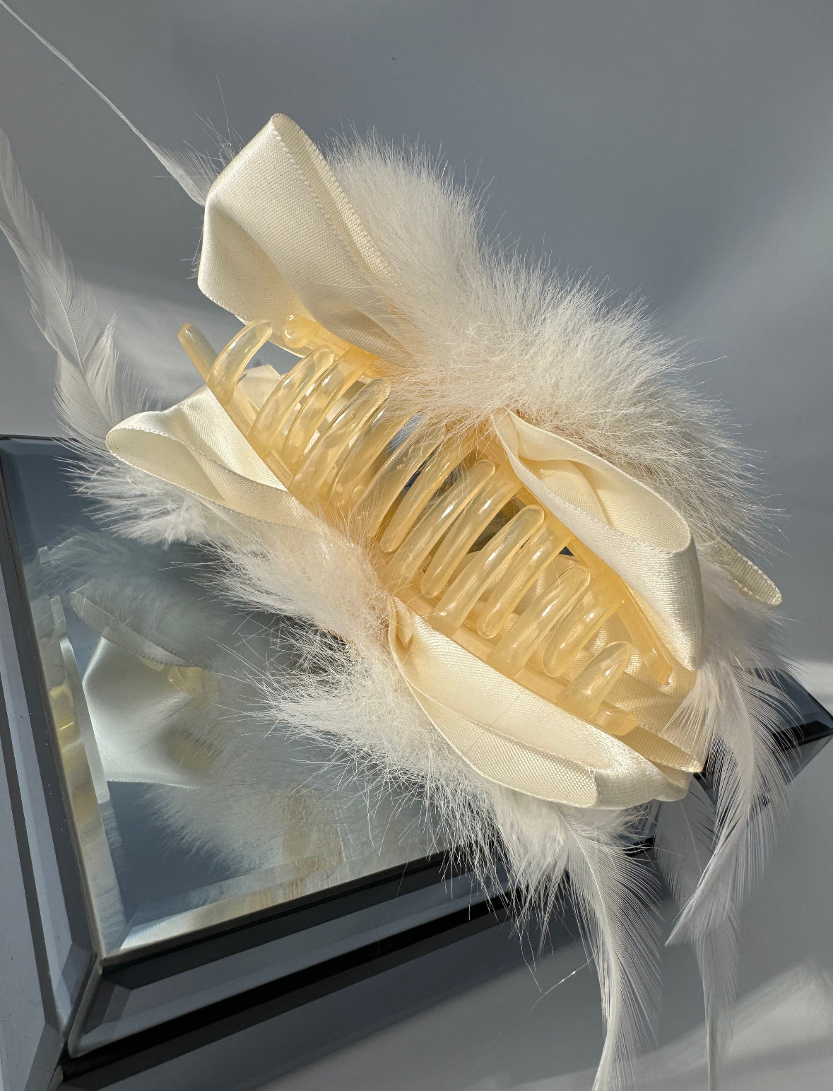 İTHAL KREM TÜYLÜ MANDAL TOKA