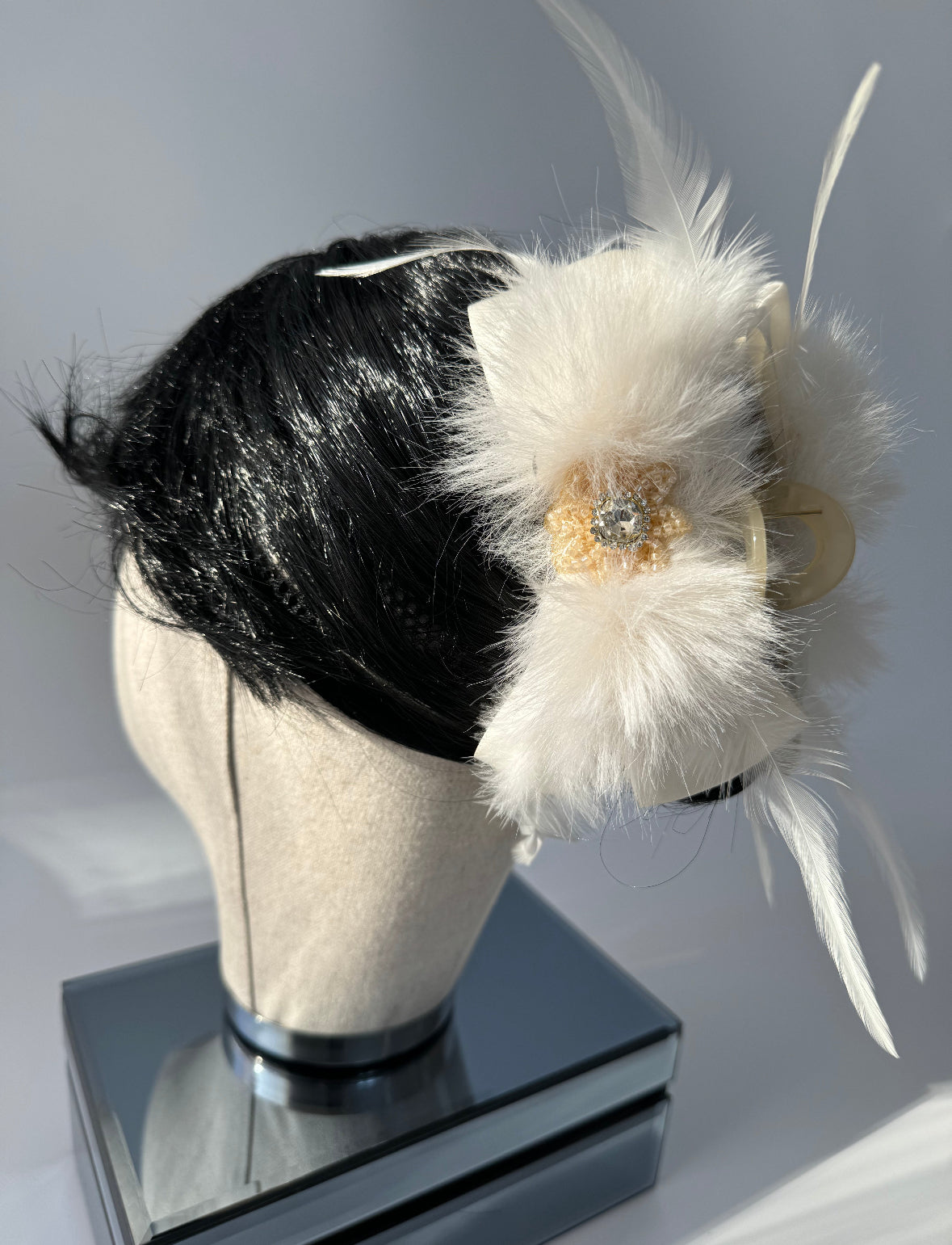 İTHAL KREM TÜYLÜ MANDAL TOKA