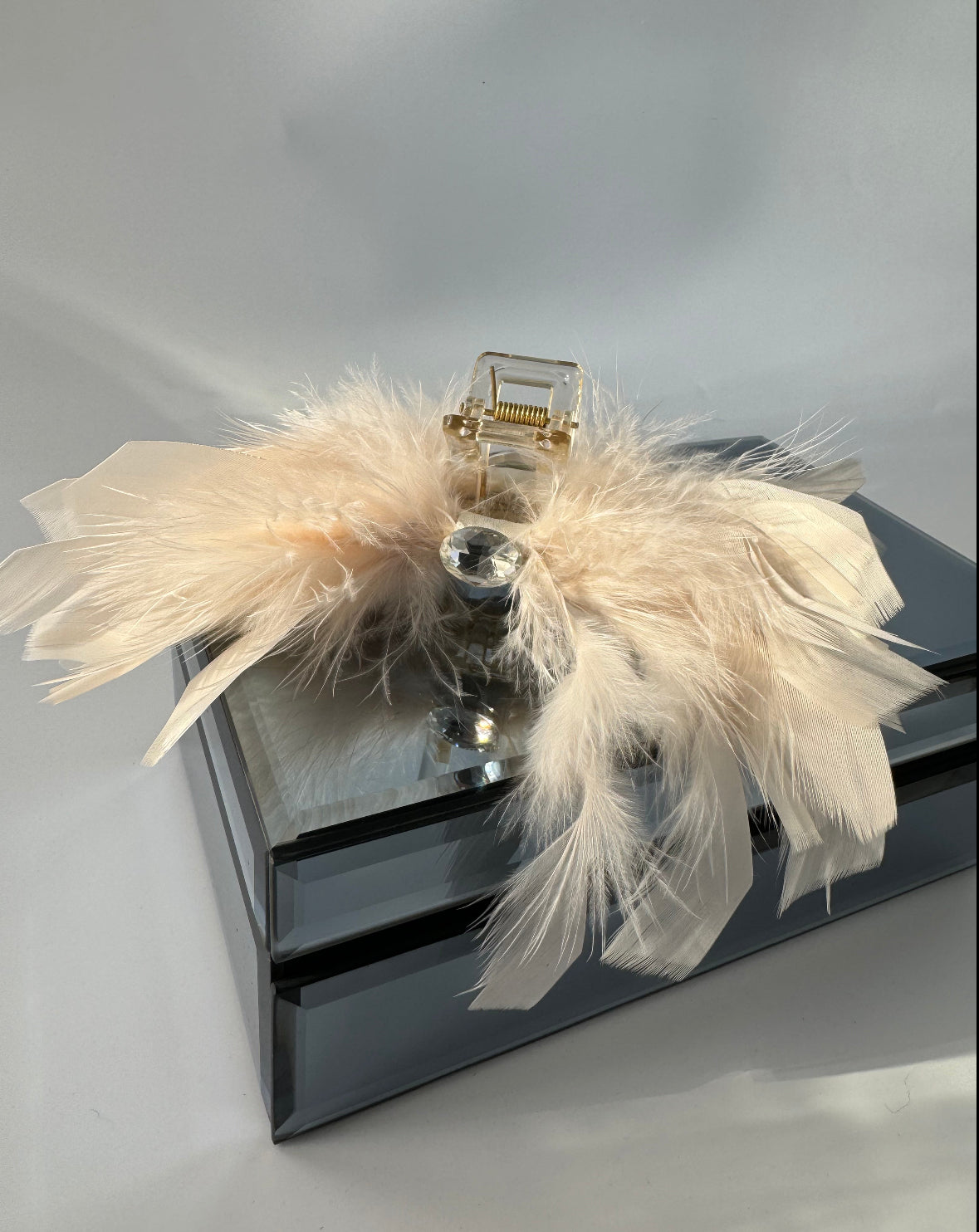 İTHAL KREM TÜYLÜ MANDAL TOKA