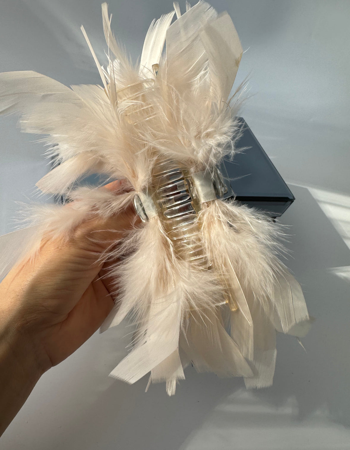 İTHAL KREM TÜYLÜ MANDAL TOKA