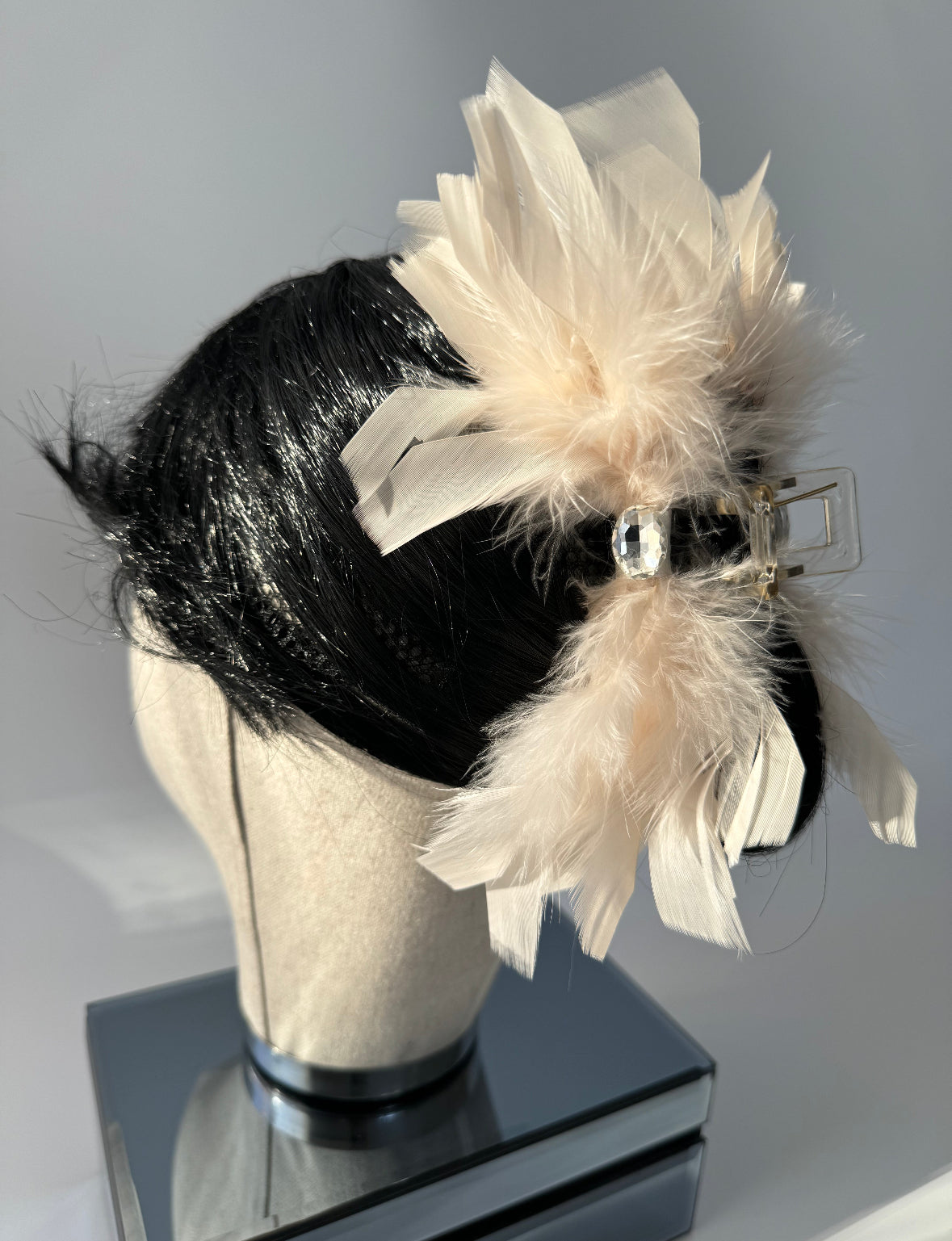 İTHAL KREM TÜYLÜ MANDAL TOKA