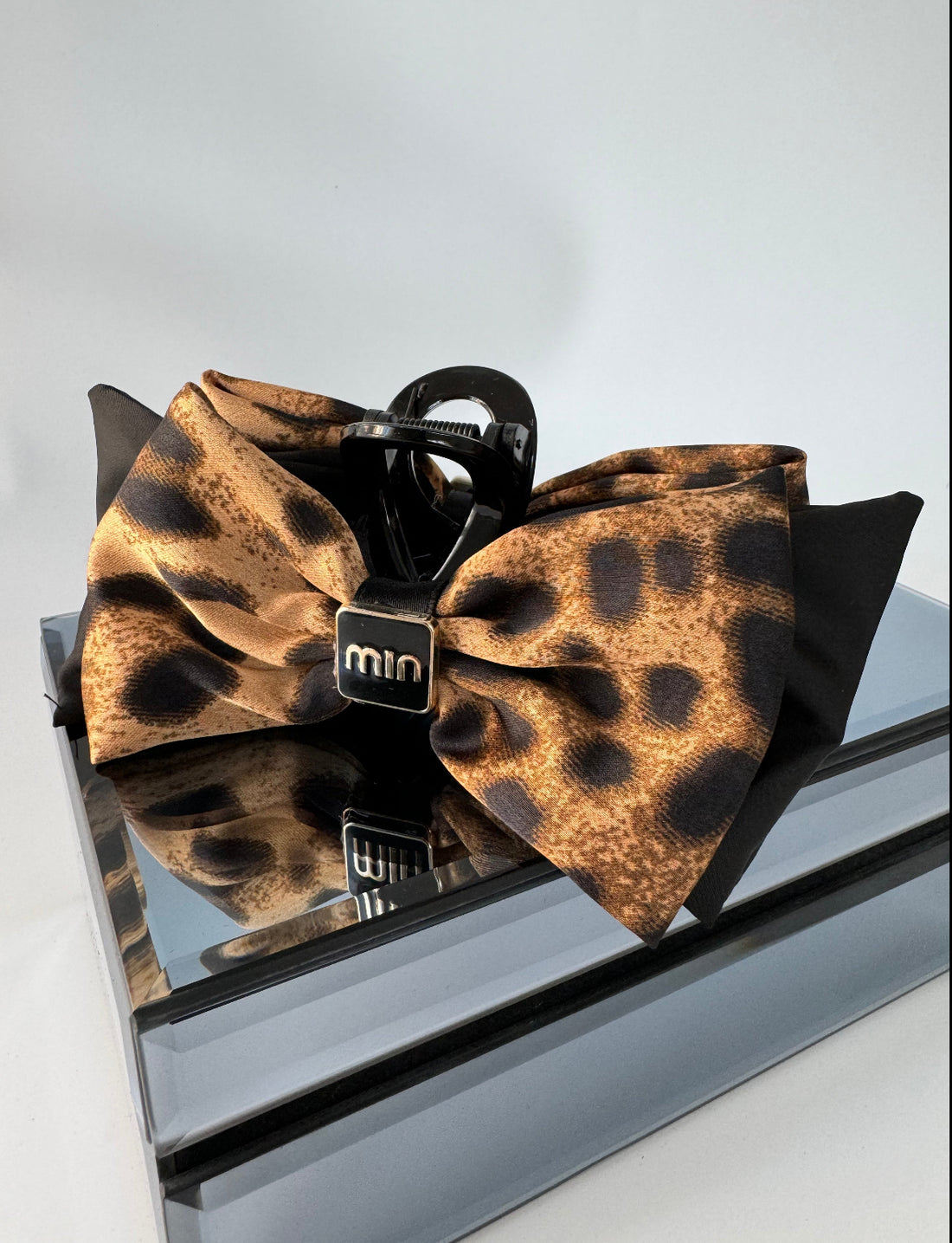 İTHAL LEOPARLI SATEN MANDAL TOKA