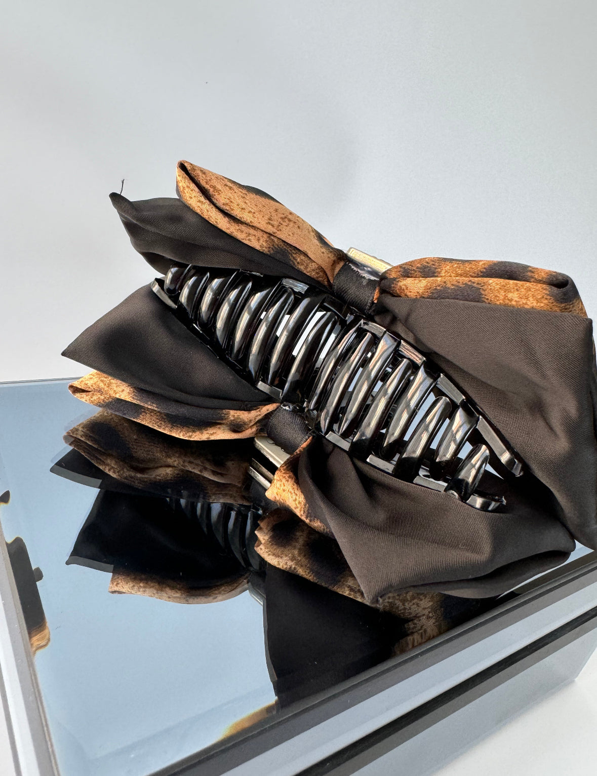 İTHAL LEOPARLI SATEN MANDAL TOKA