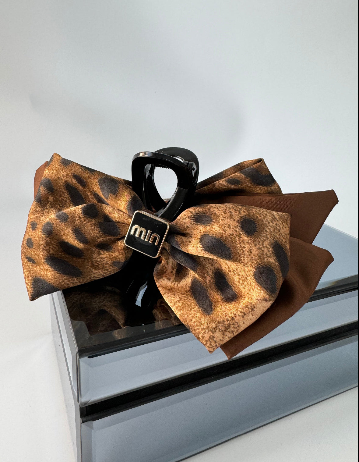 İTHAL LEOPARLI SATEN MANDAL TOKA