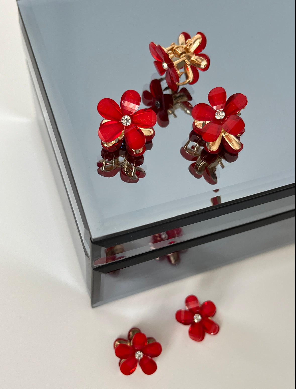 İTHAL KIRMIZI ÇİÇEK METAL MİNİ MANDAL TOKA (2ADET)