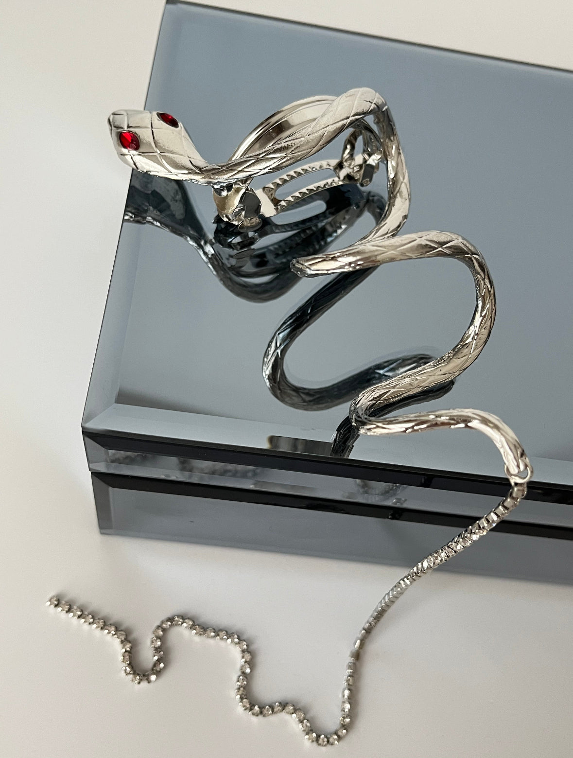 İTHAL YILANLI SİLVER METAL TOKA