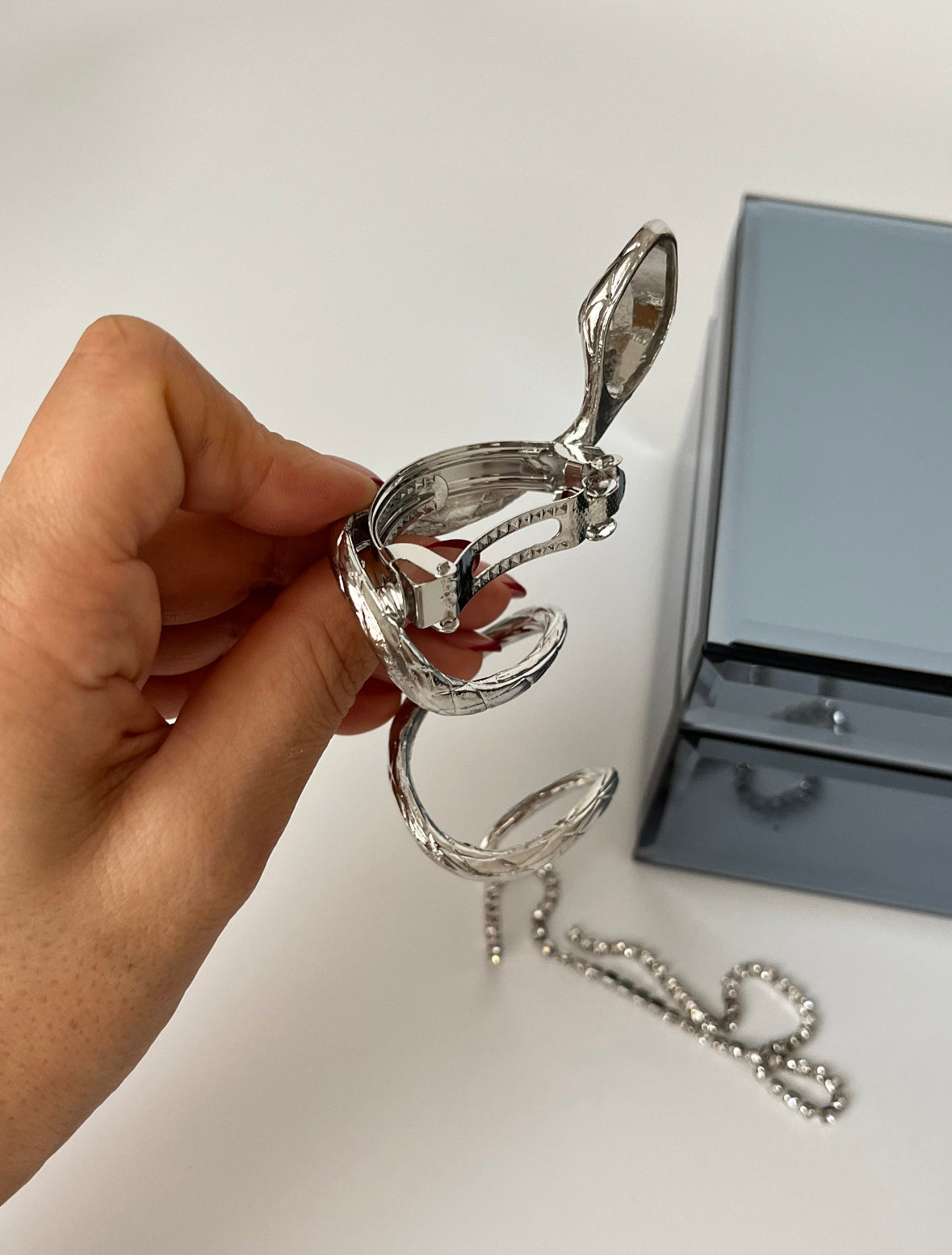 İTHAL YILANLI SİLVER METAL TOKA