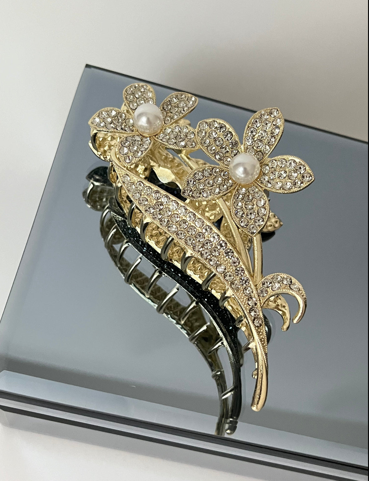 İTHAL ÇİÇEKLİ METAL MANDAL TOKA