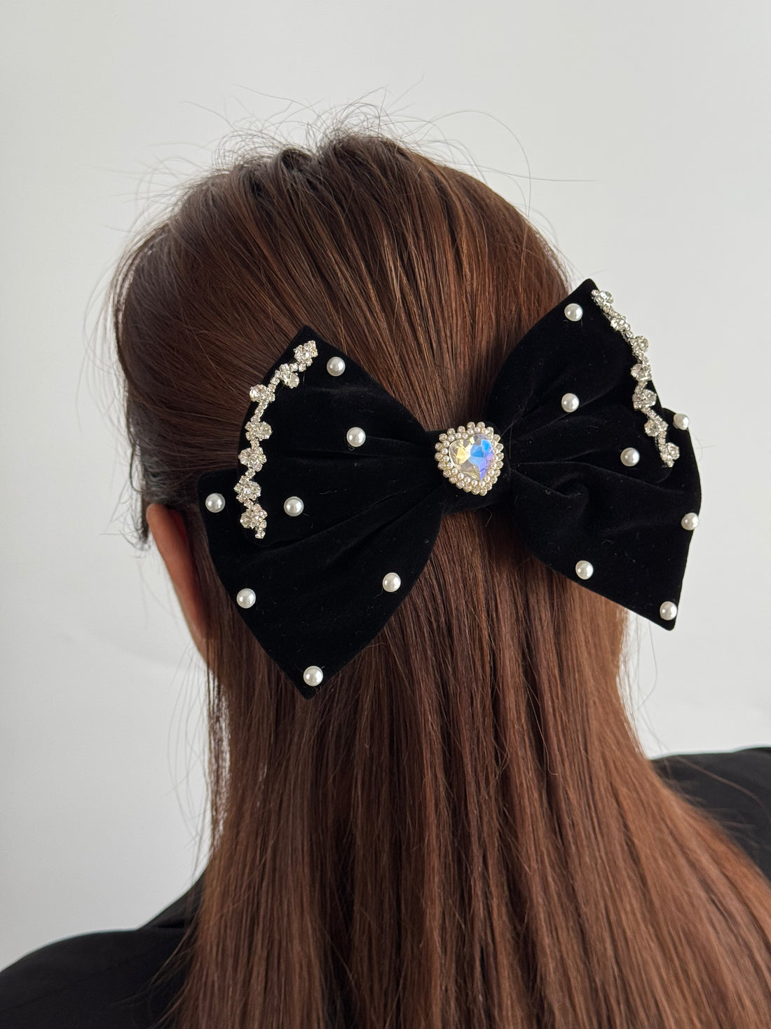 İTHAL SİYAH KADİFE KALP DETAYLI FİYONK TOKA