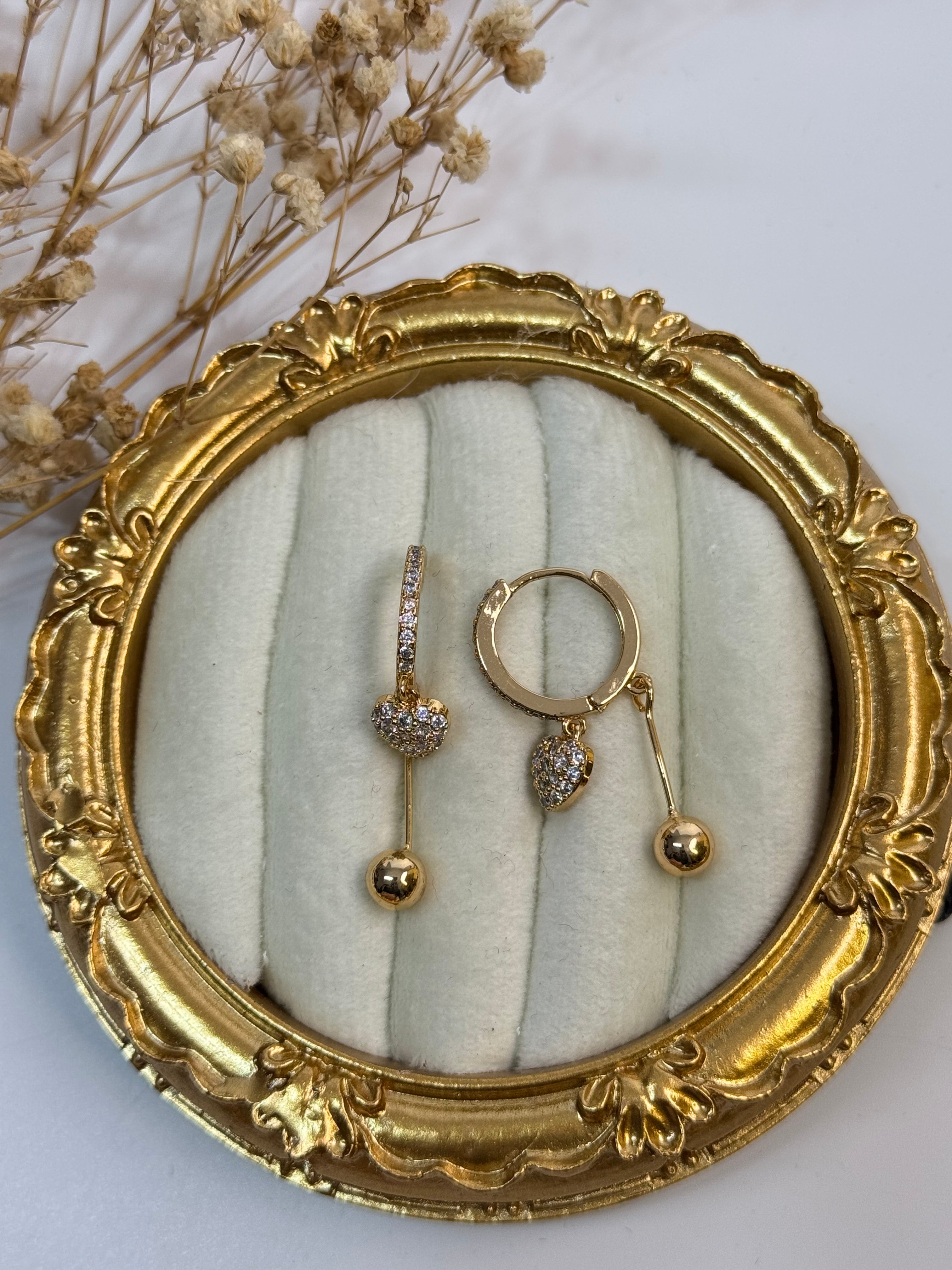 İTHAL KALP DETAYLI GOLD KÜPE