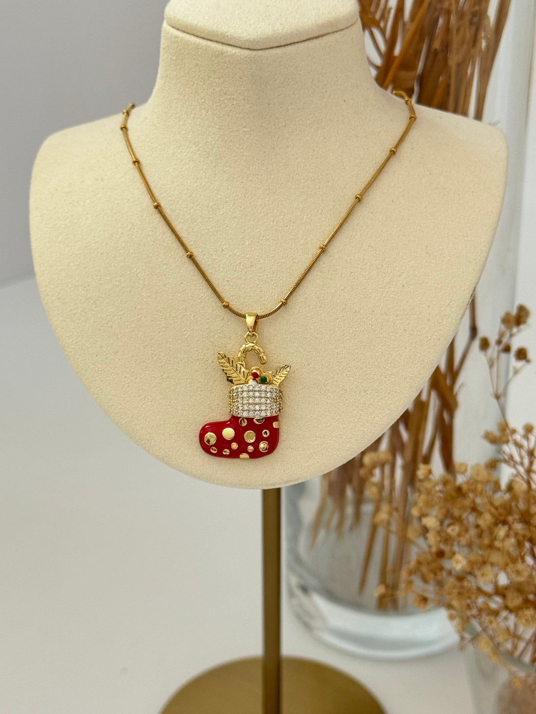 YILBAŞI KONSEPTLİ ÇORAP DETAYLI GOLD ÇELİK KOLYE