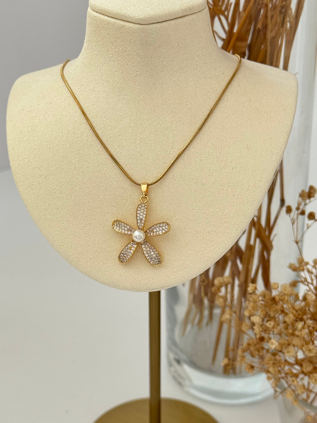 ÇİÇEK DETAYLI GOLD ÇELİK KOLYE