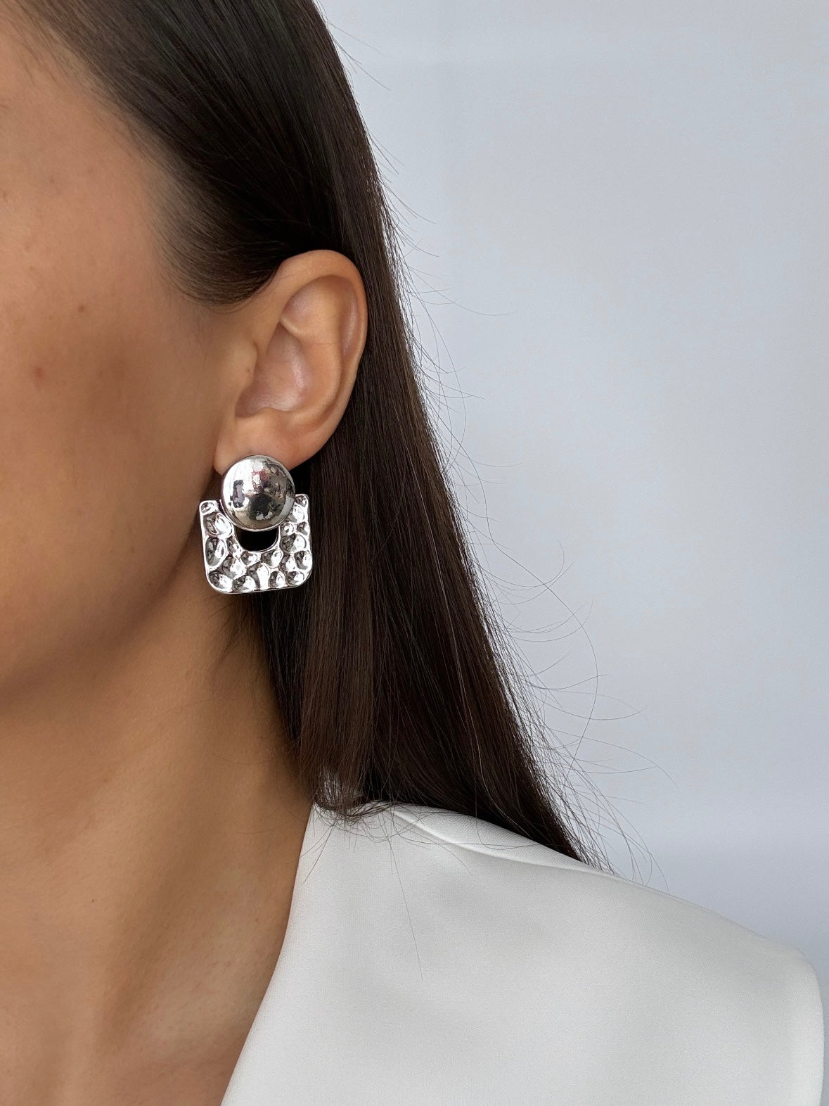 İTHAL KARE DÜĞME DETAYLI SİLVER KÜPE