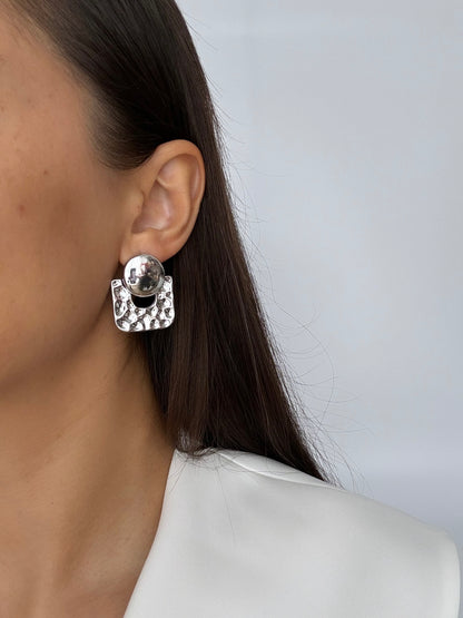 İTHAL KARE DÜĞME DETAYLI SİLVER KÜPE