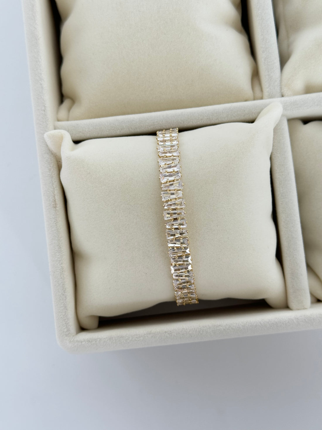 İTHAL ZİRKON TAŞLI GOLD KELEPÇE BİLEZİK