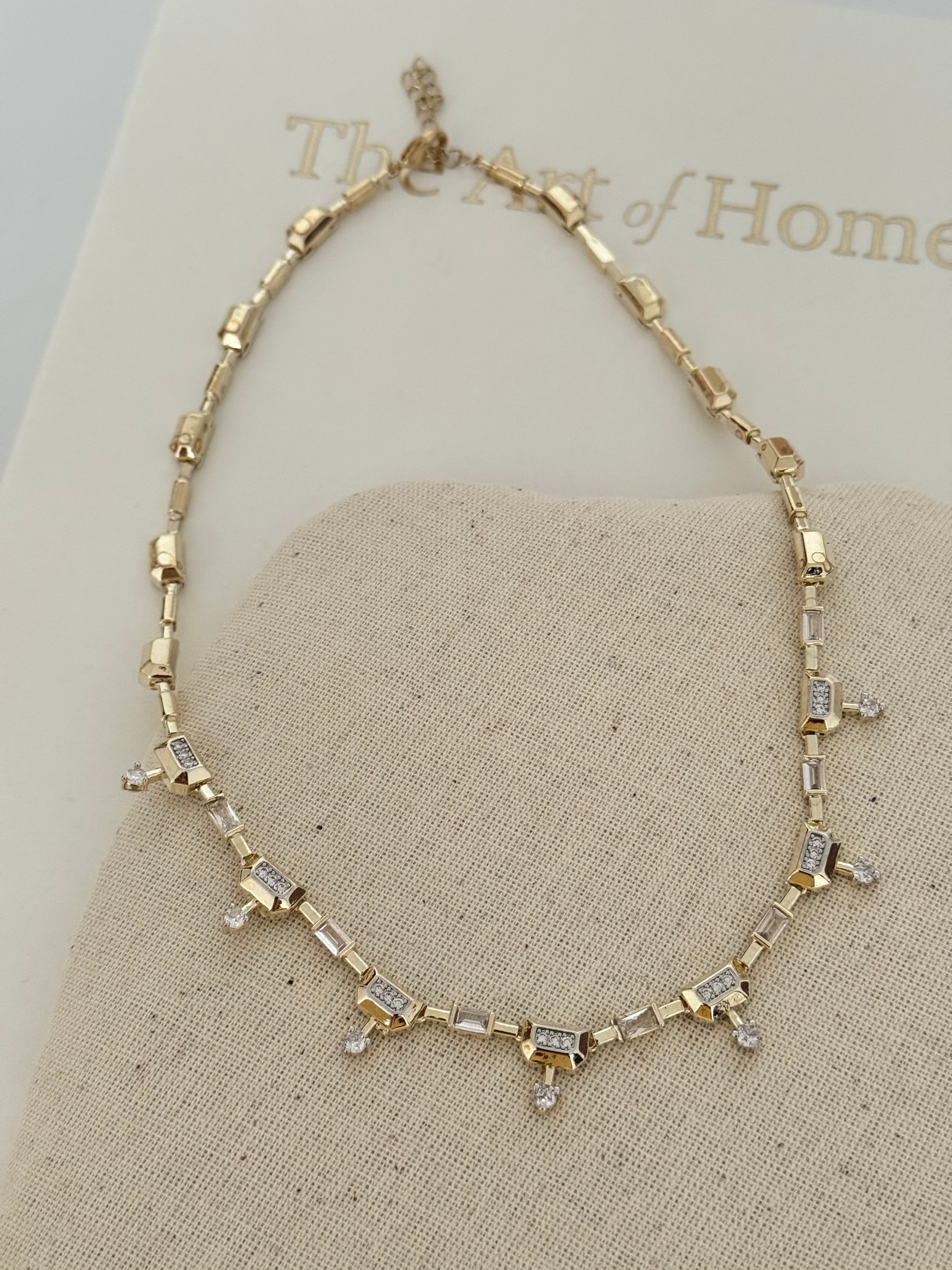 MADELEİNE GEOMETRİK TAŞ DETAYLI GOLD KOLYE