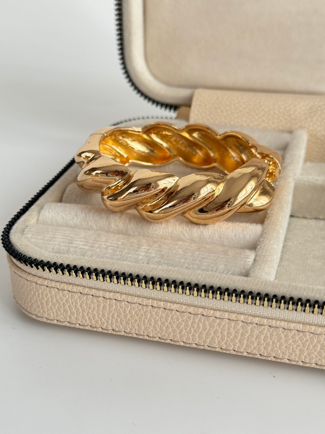 İTHAL BURGU DETAYLI KALIN GOLD KELEPÇE BİLEZİK