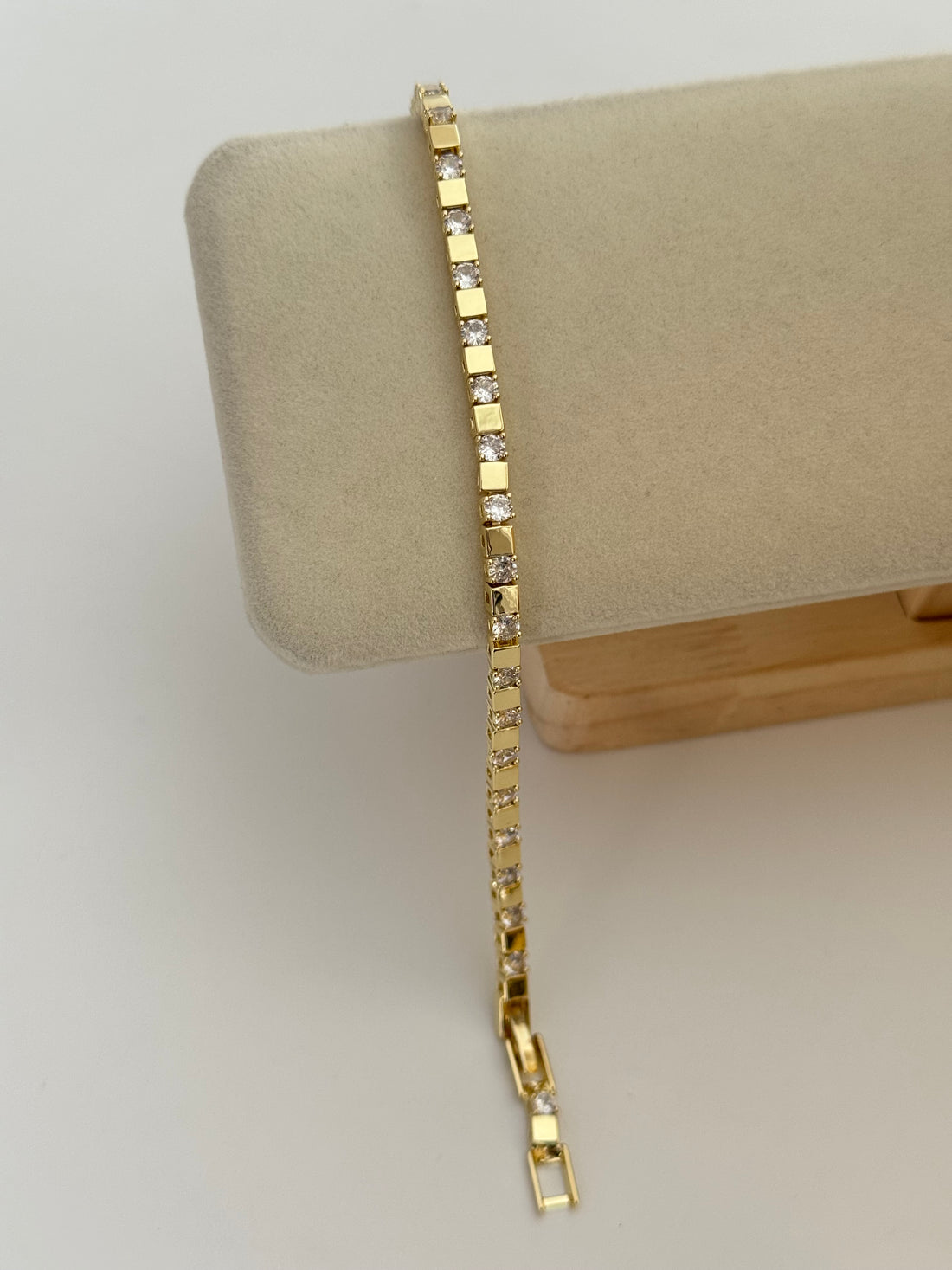 ZELA ZİRKON TAŞ DETAYLI GOLD BİLEKLİK