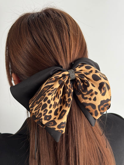 İTHAL TAŞLI FİYONKLU KURDELELİ MANDAL TOKA