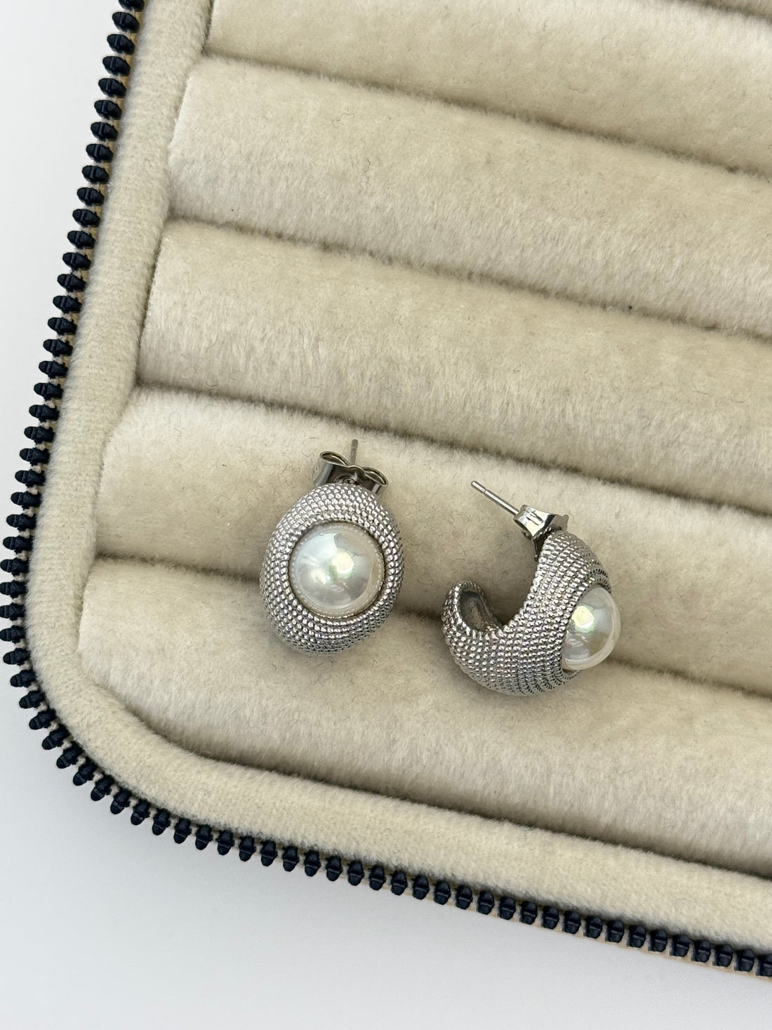 İTHAL İNCİ DETAYLI SİLVER KÜPE