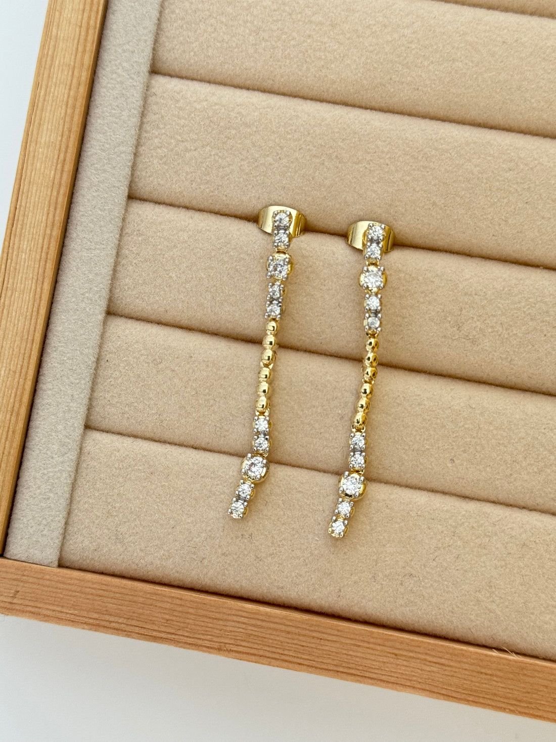 NOLİAH TAŞ DETAYLI GOLD KÜPE