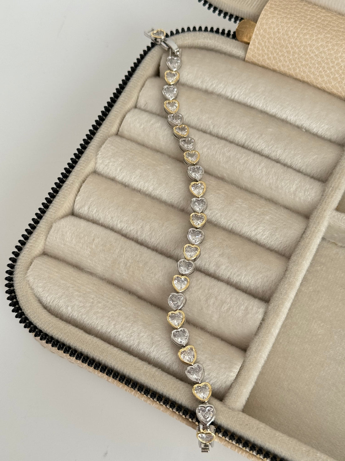 İTHAL ZİRKON TAŞLI KALP DETAYLI BİLEKLİK