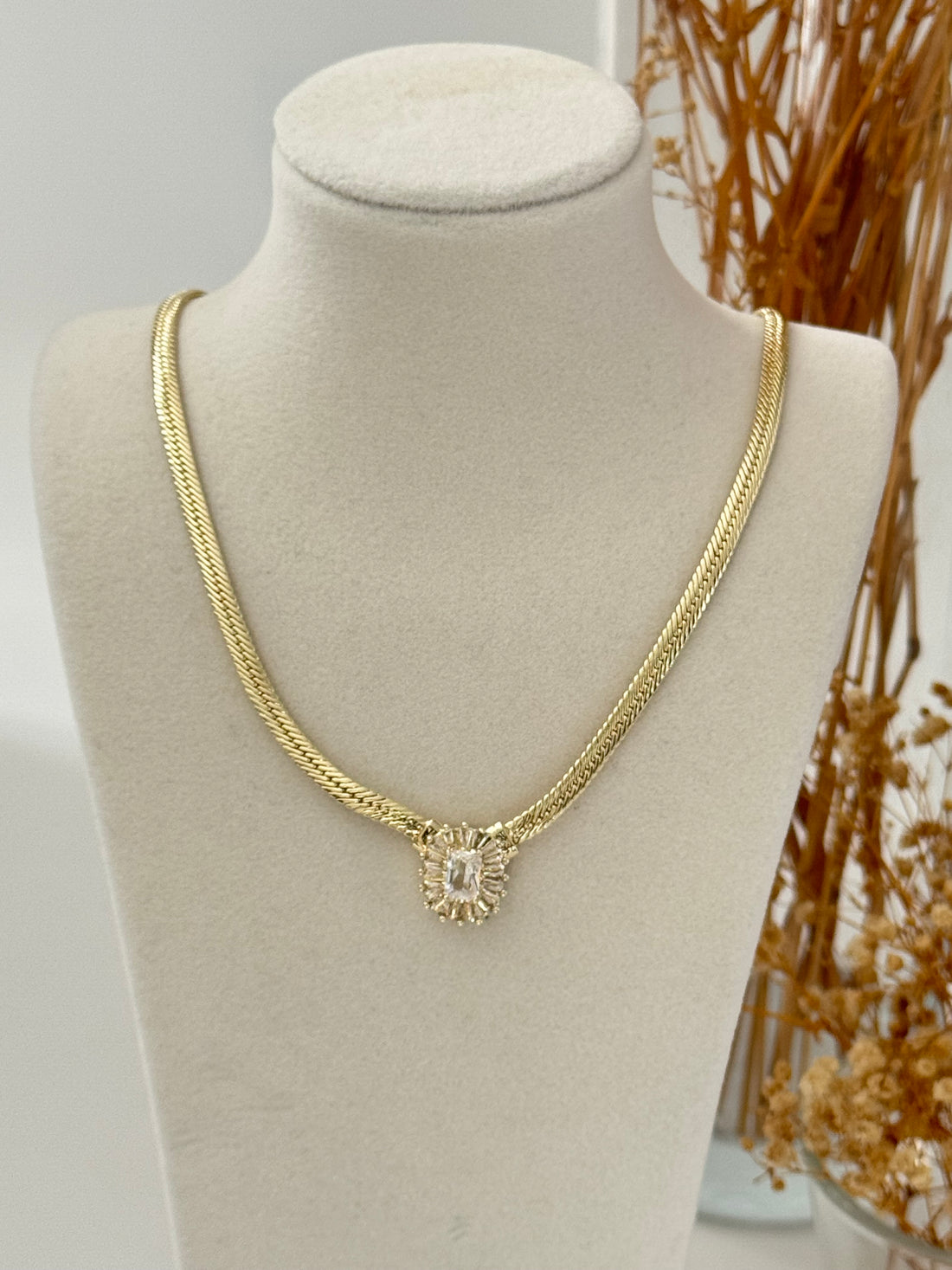 İNARA BAGET TAŞLI GOLD KOLYE