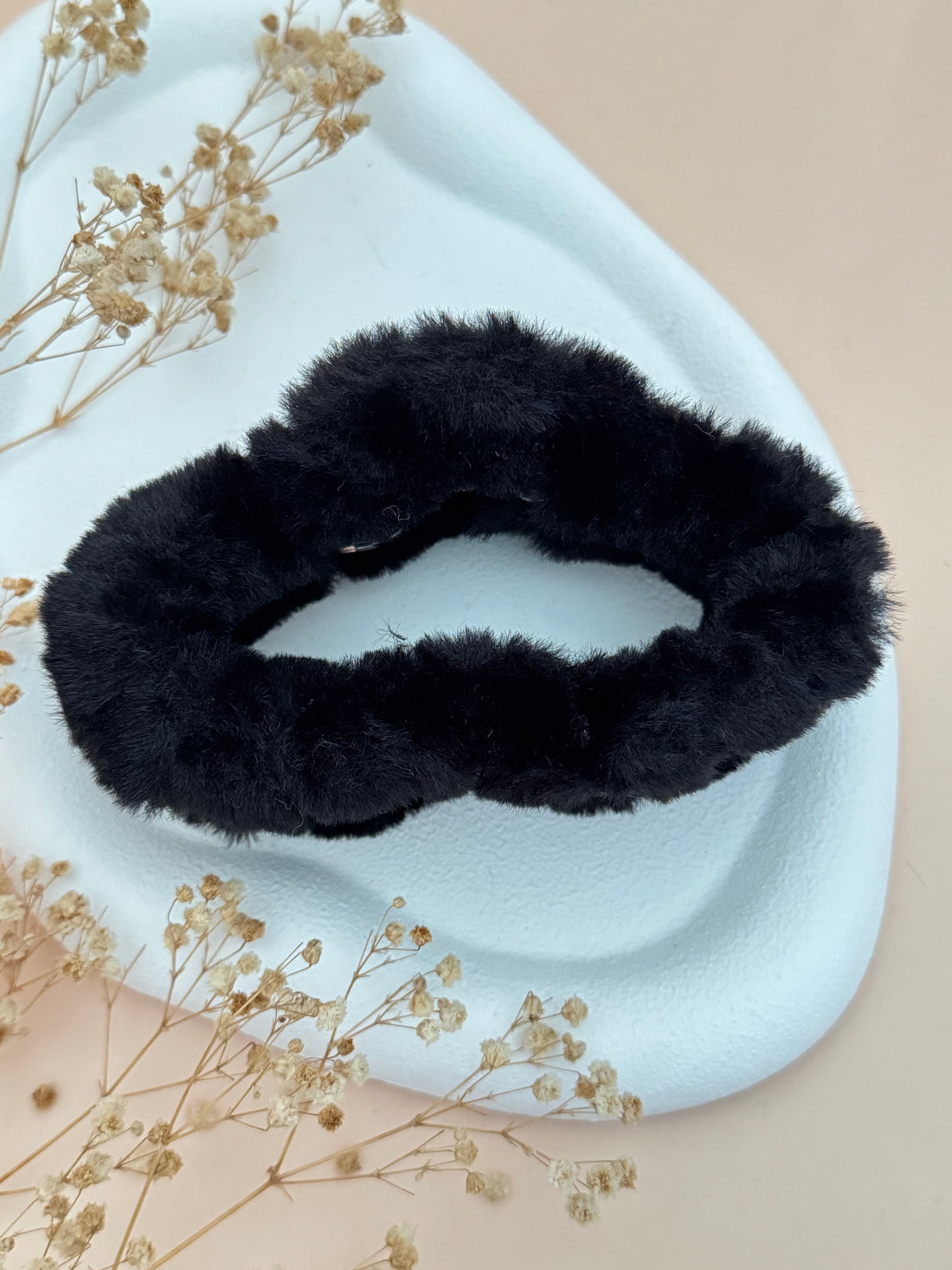 İTHAL SİYAH AMORF PELUŞ MANDAL TOKA