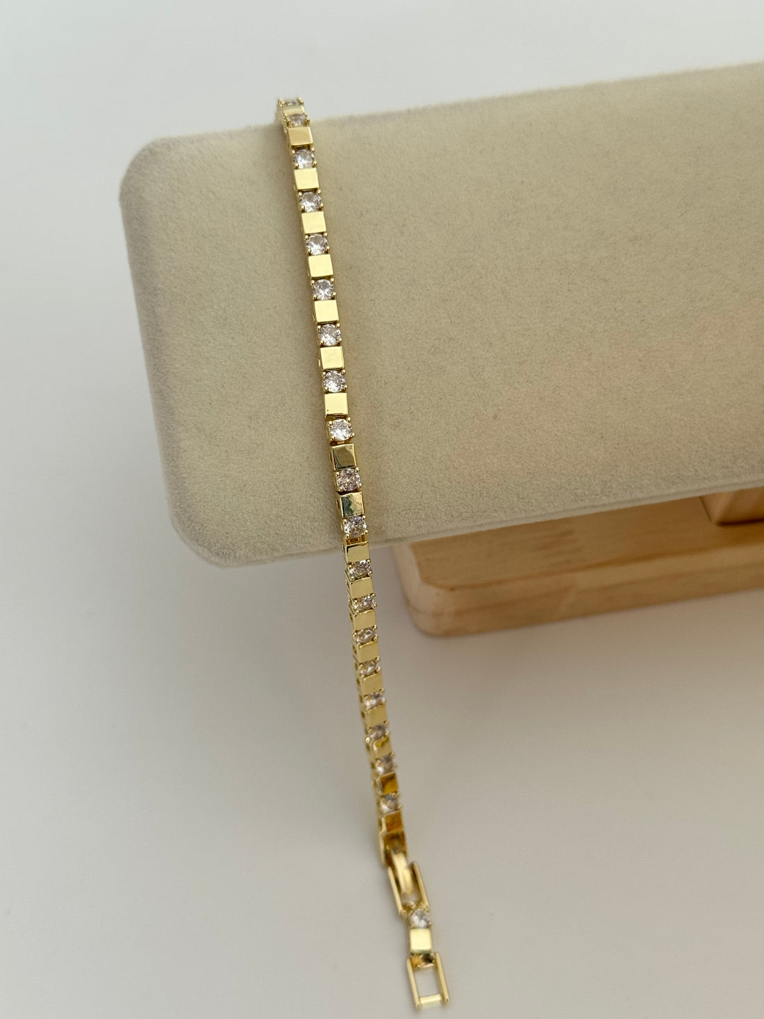 ZELA ZİRKON TAŞ DETAYLI GOLD BİLEKLİK