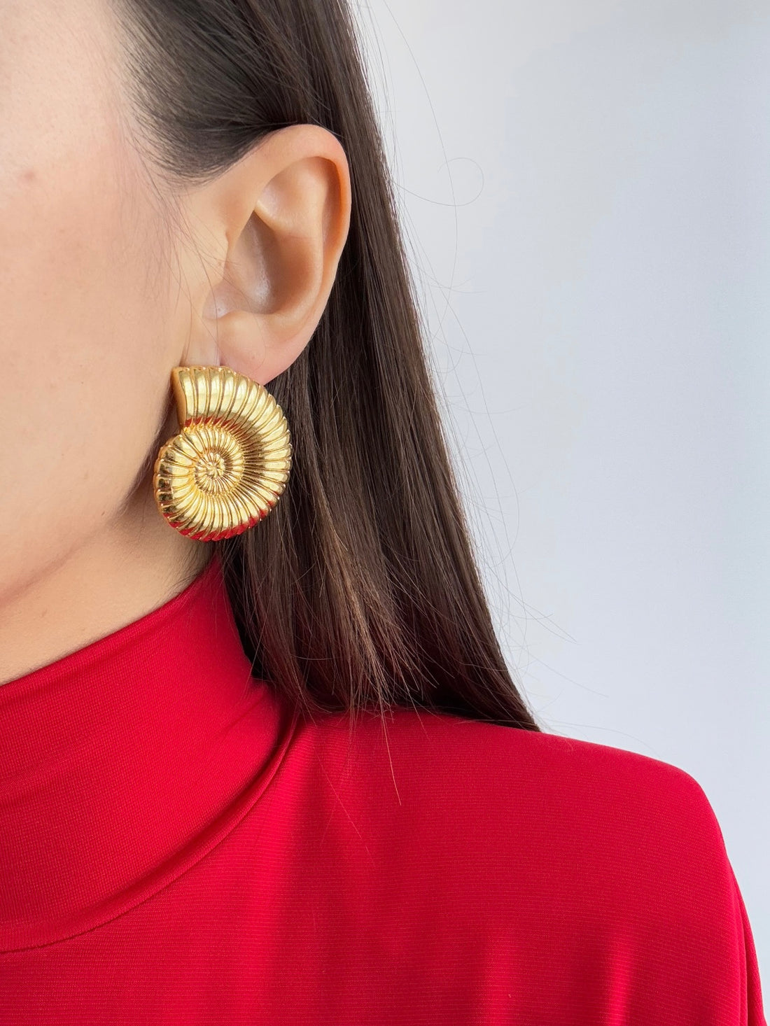 DENİZ KABUĞU MODEL ALTIN KAPLAMA KÜPE