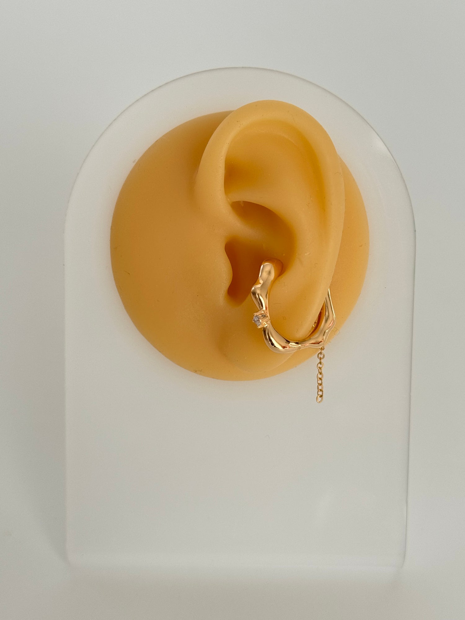 İTHAL TAŞ DETAYLI GOLD KIKIRDAK KÜPE EARCUFF