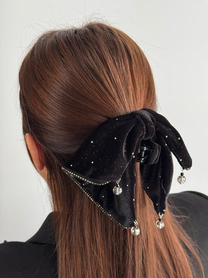 İTHAL SİYAH KADİFE TAŞLI FİYONKLU MANDAL TOKA