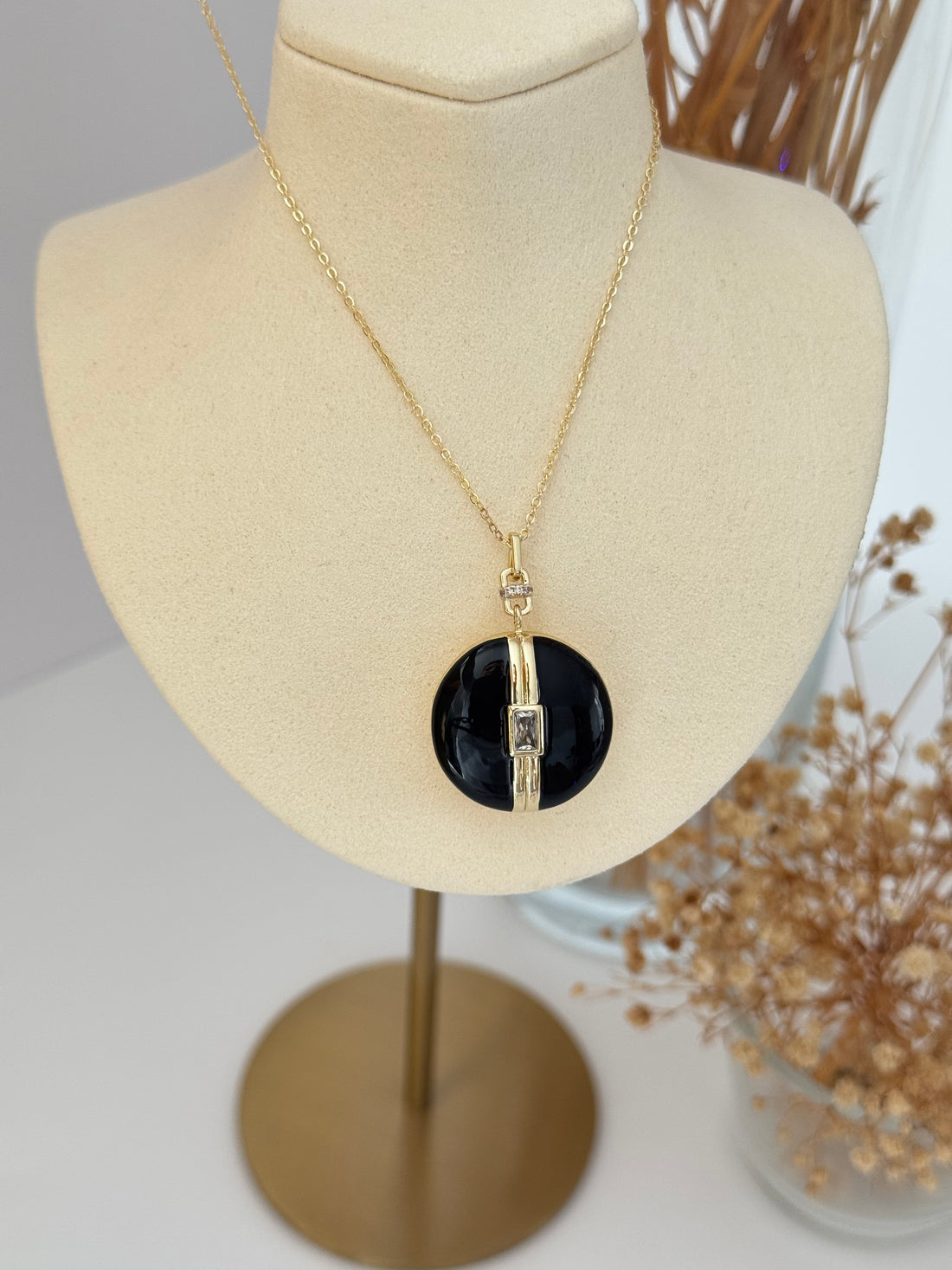 İTHAL KAPAKLI AÇILABİLİR RESİMLİKLİ SİYAH MİNELİ UZUN GOLD KOLYE