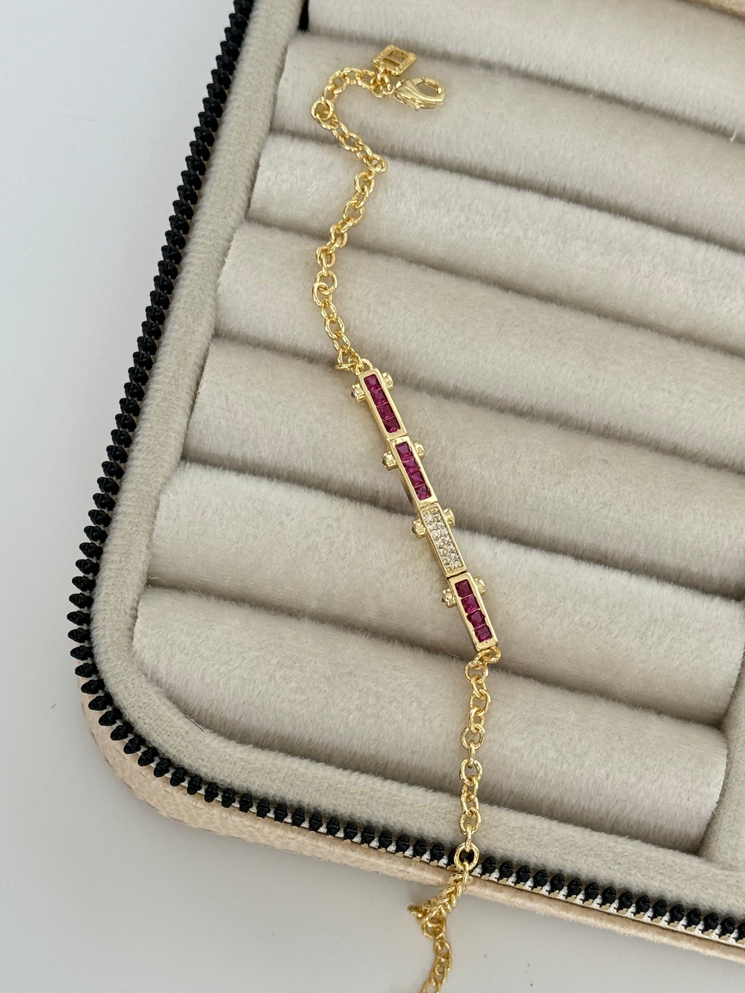 AVİN FUŞYA TAŞ DETAYLI GOLD BİLEKLİK