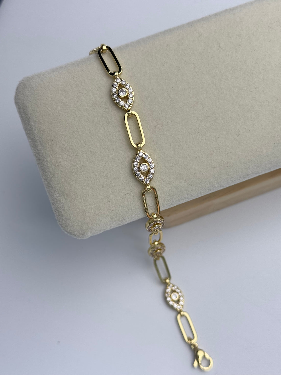 NAVAZ GÖZ DETAYLI GOLD BİLEKLİK