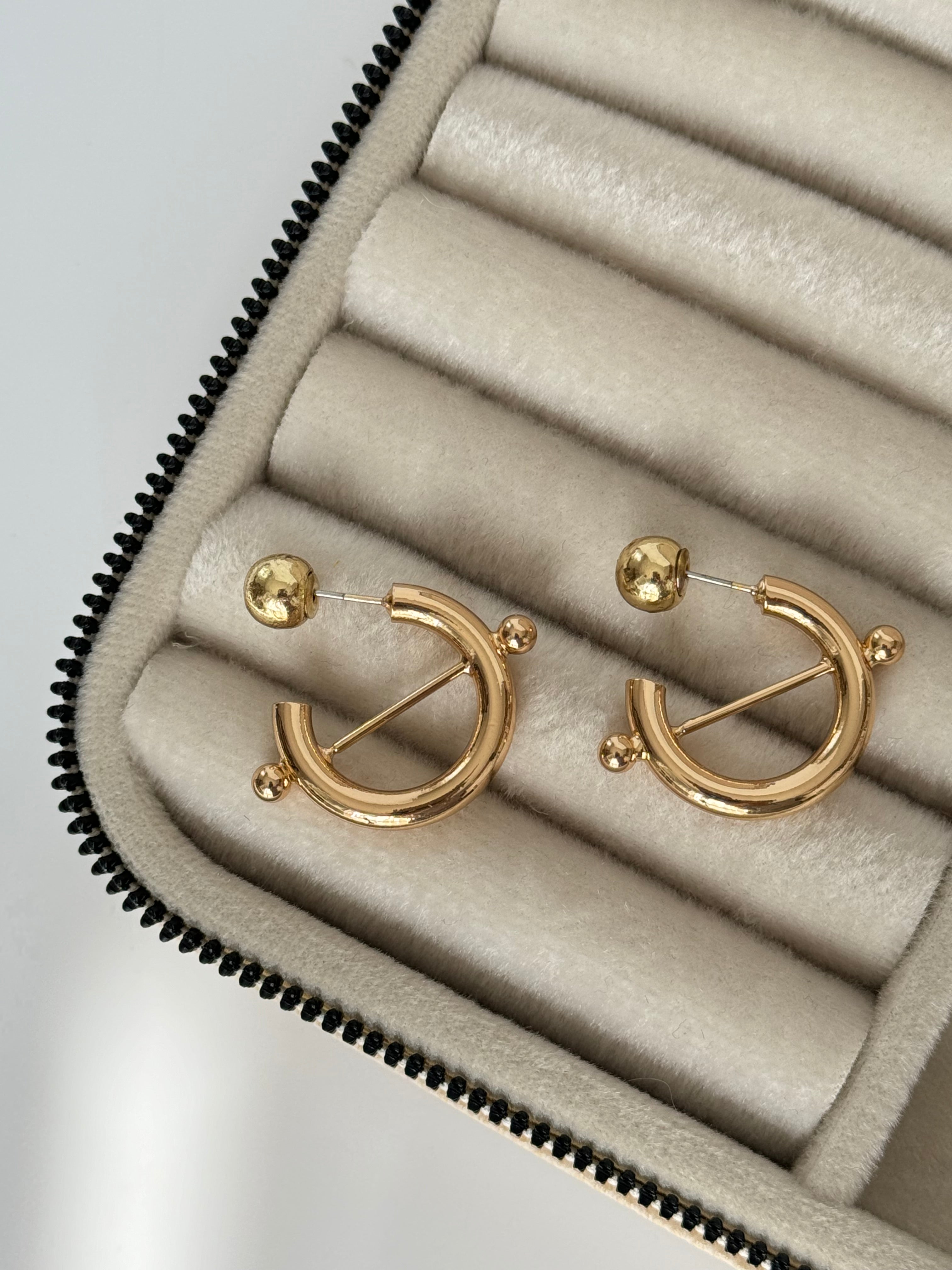 İTHAL DETAYLI GOLD HALKA KÜPE