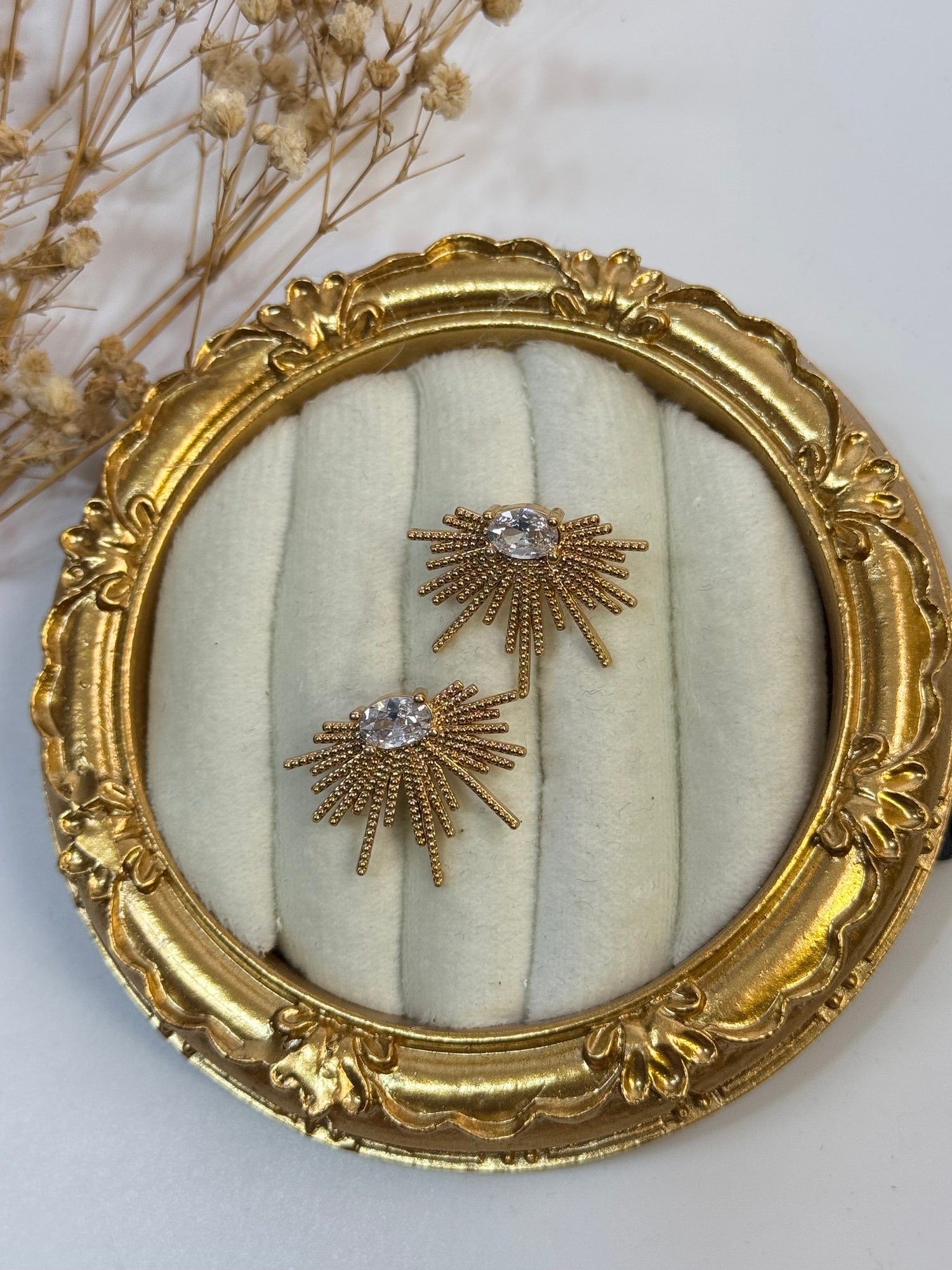 İTHAL KUZEY YILDIZI DETAYLI GOLD KÜPE