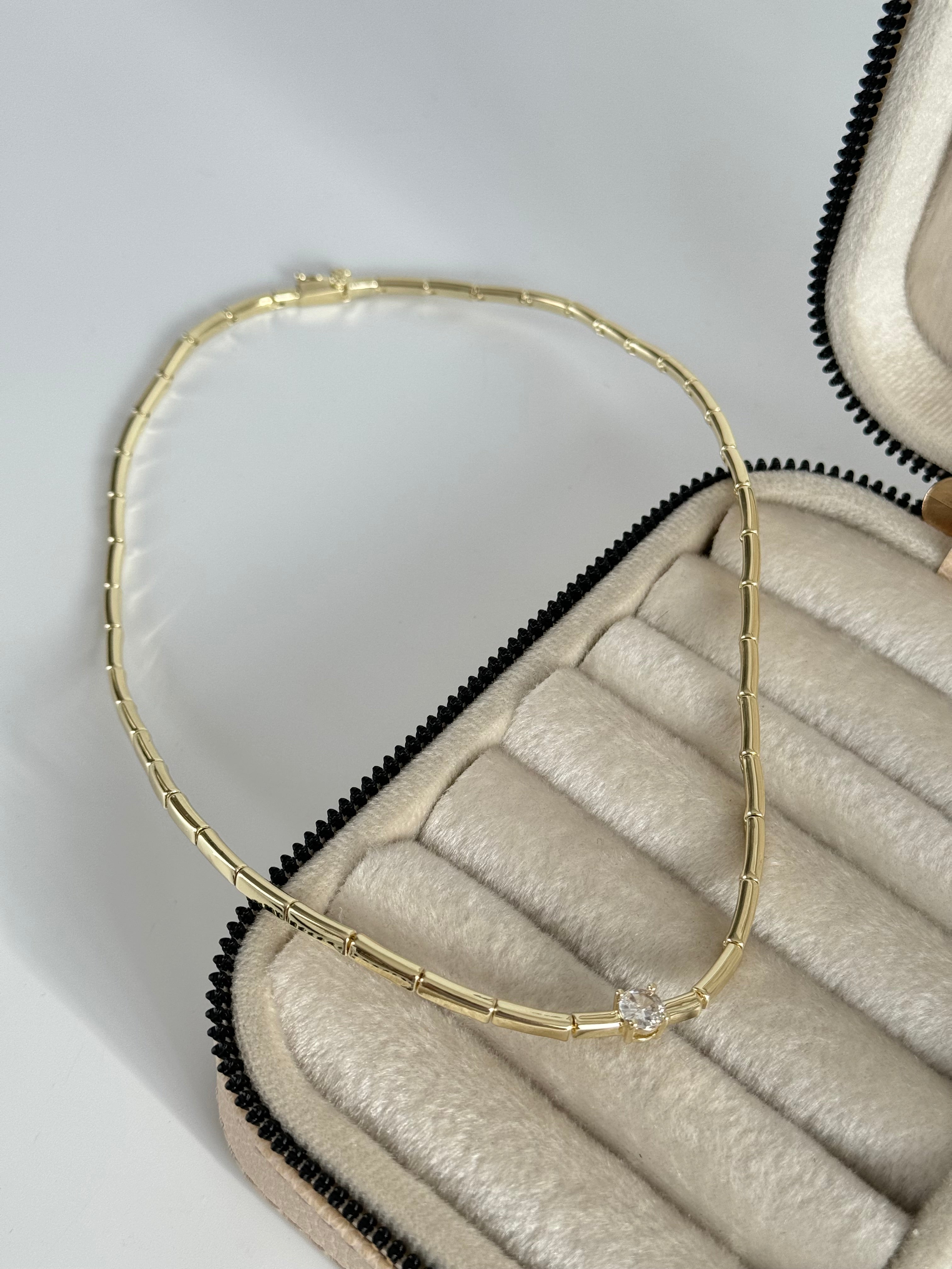 İTHAL TEKTAŞ DETAYLI GOLD KOLYE