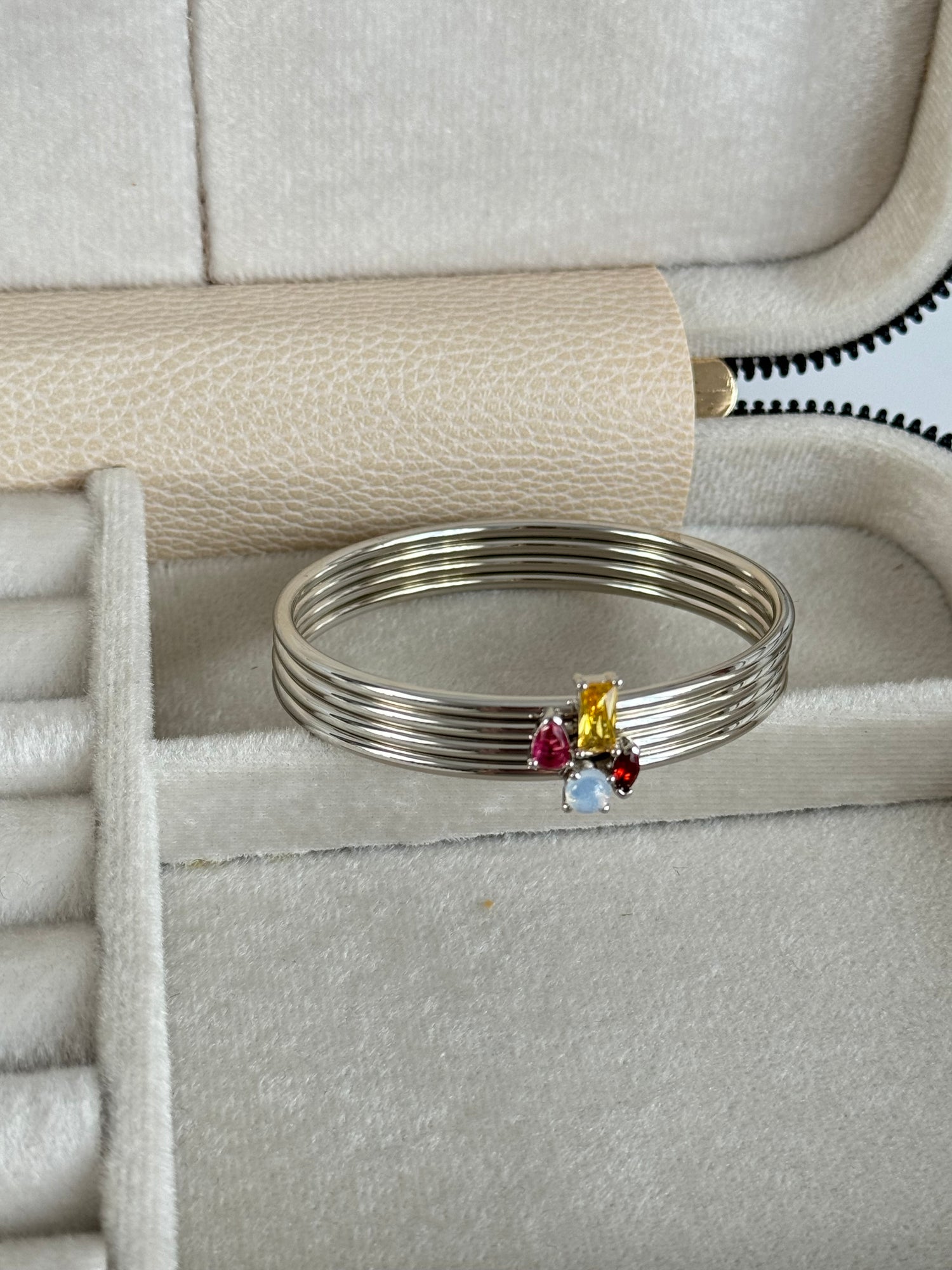 İTHAL RENKLİ TAŞ DETAYLI SİLVER BİLEZİK BİLEKLİK