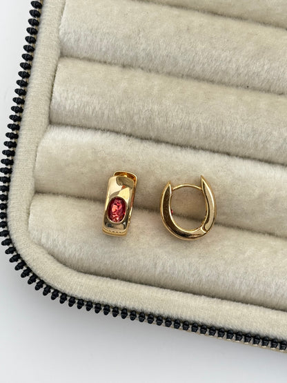 KIRMIZI TAŞLI GOLD HALKA KÜPE