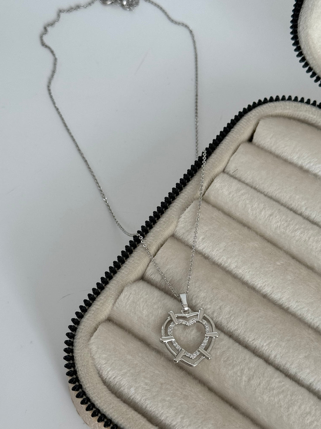 İTHAL KALP DETAYLI SİLVER ÇELİK KOLYE