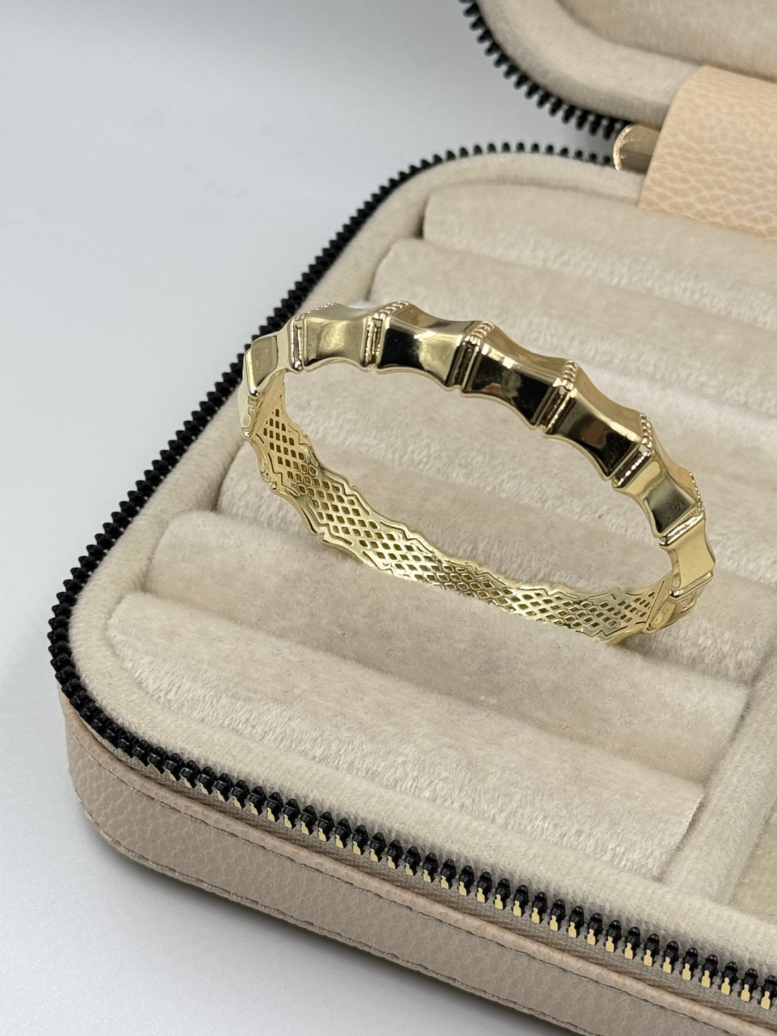 İTHAL KEMİK GÖRÜNÜMLÜ GOLD KELEPÇE BİLEZİK