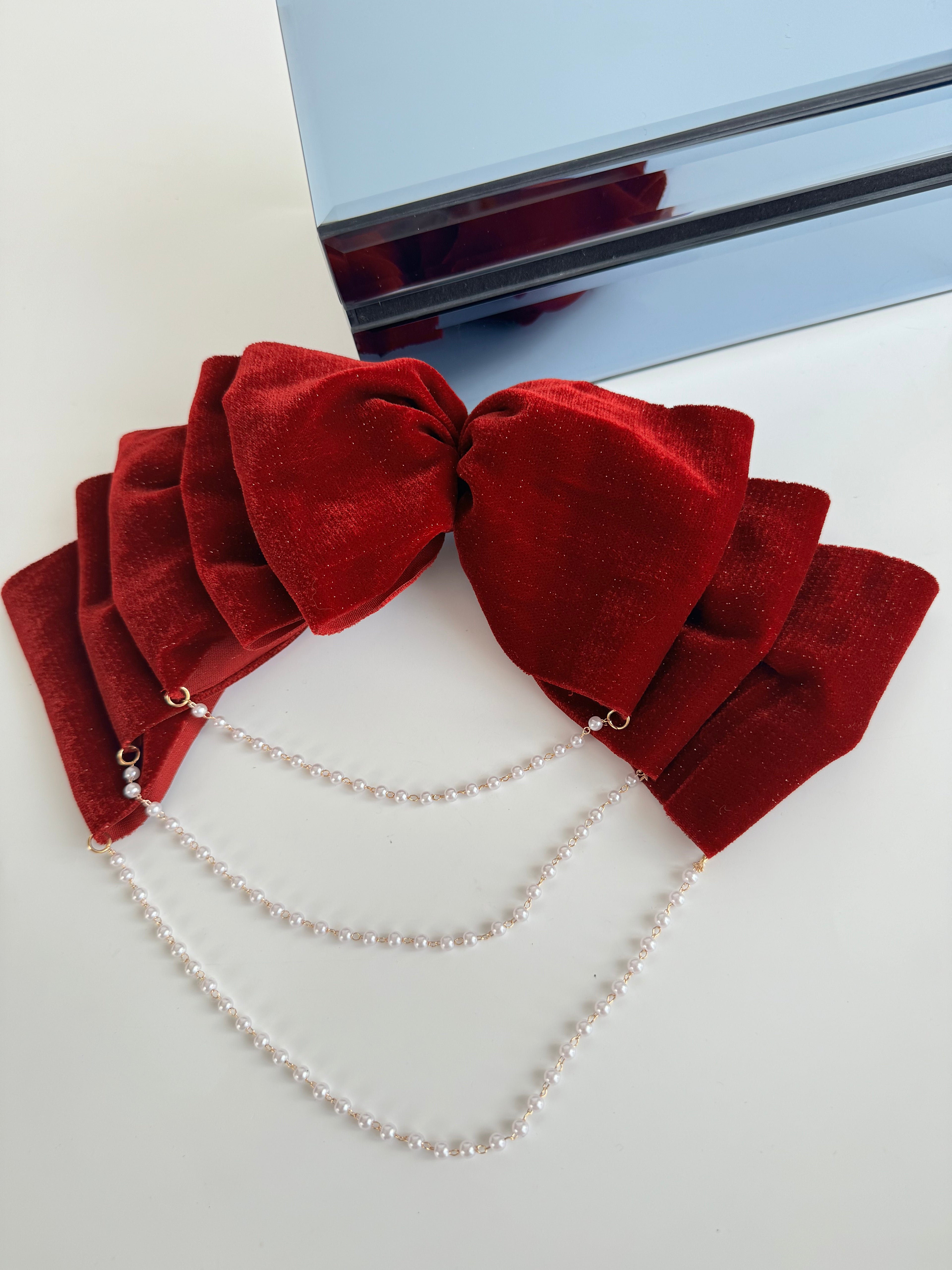 İTHAL KIRMIZI KADİFE SALLANTILI İNCİ DETAYLI TOKA