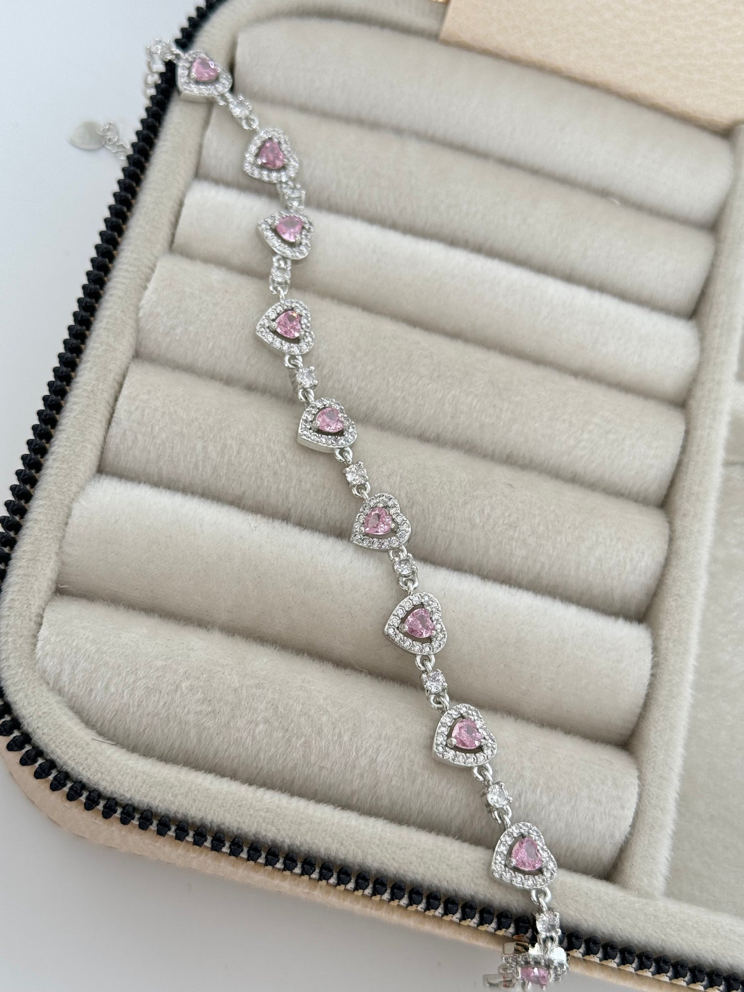 İTHAL KALP DETAYLI PEMBE ZİRKON TAŞLI SİLVER BİLEKLİK