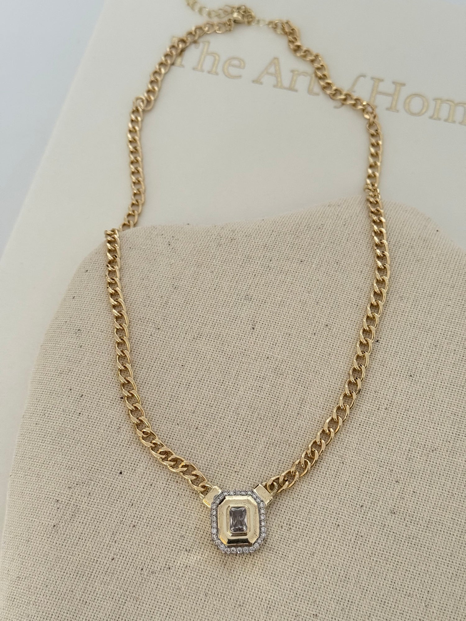 FLEURE DİKDÖRTGEN TAŞ DETAYLI GOLD ZİNCİR KOLYE