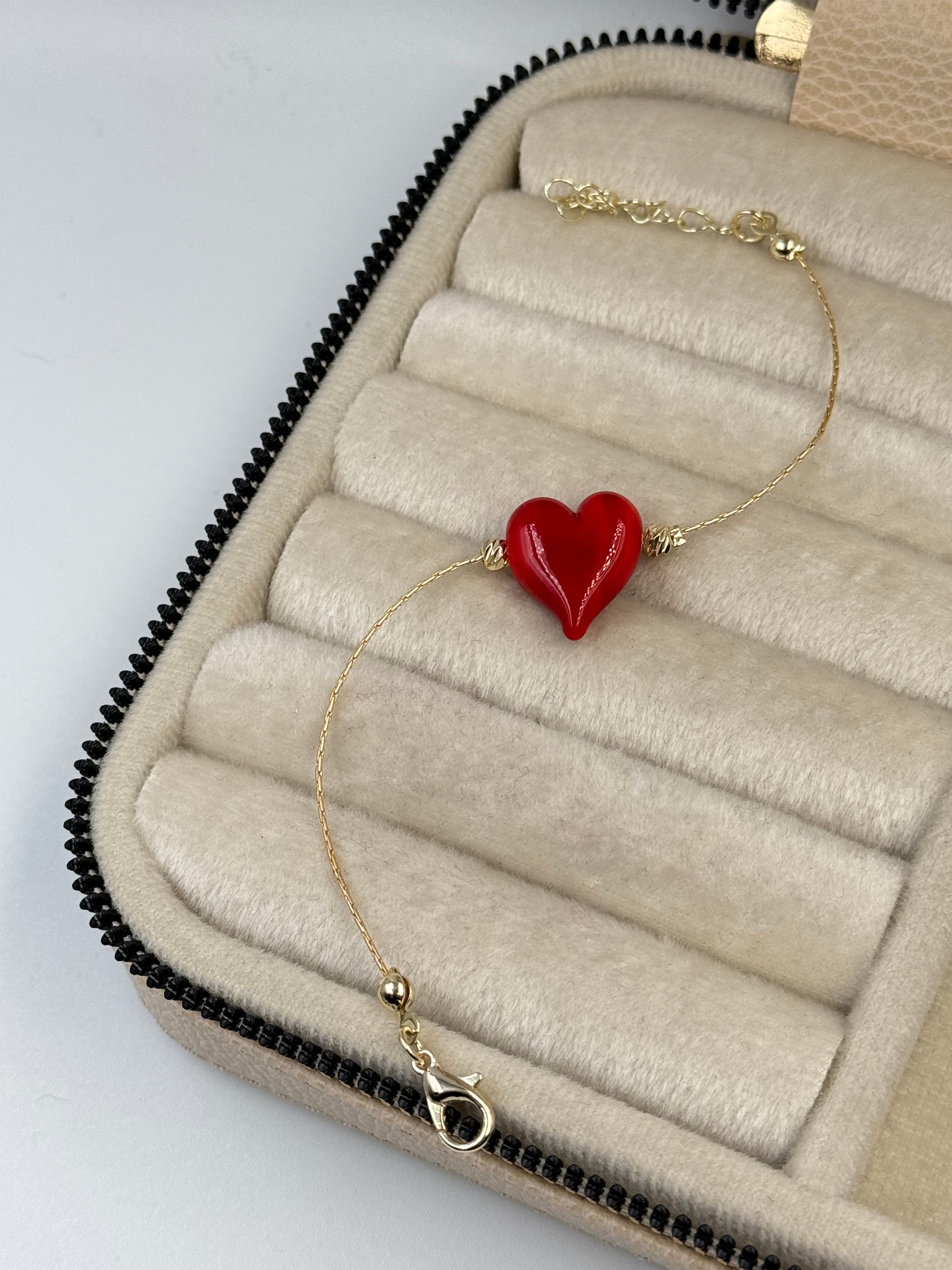 İTHAL KIRMIZI KALP CAM BONCUK DETAYLI BİLEKLİK