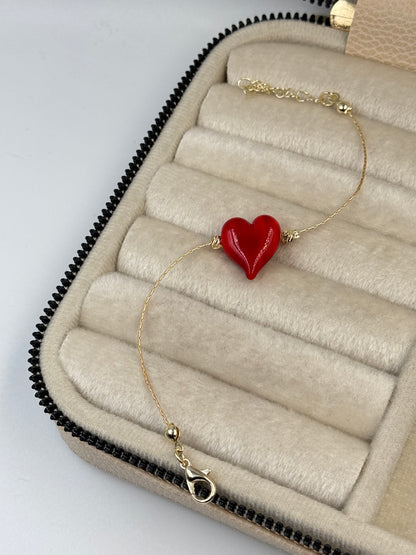 İTHAL KIRMIZI KALP CAM BONCUK DETAYLI BİLEKLİK