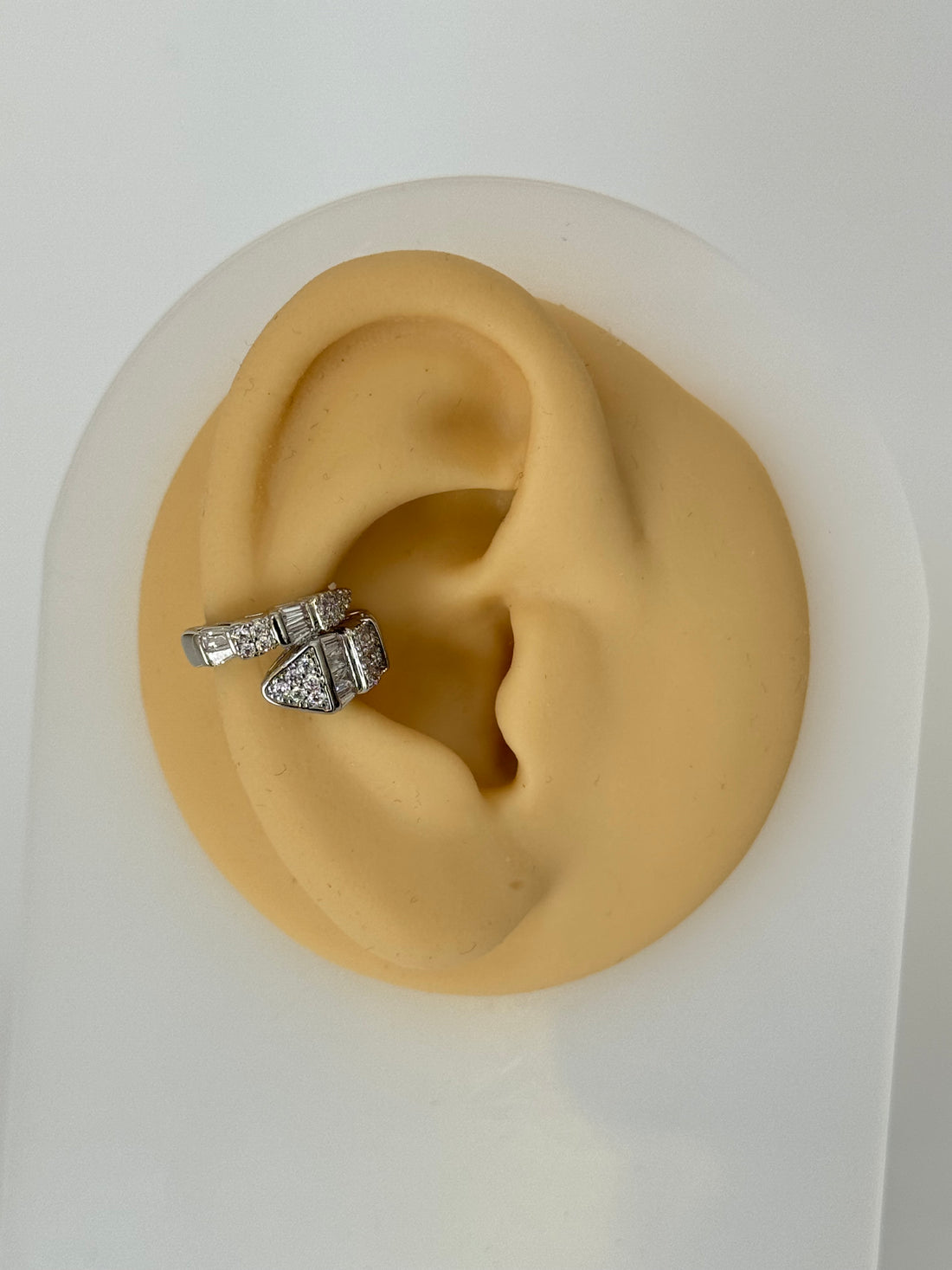 VENA YILAN DETAYLI SİLVER MARKA MODEL KIKIRDAK KÜPE EARCUFF