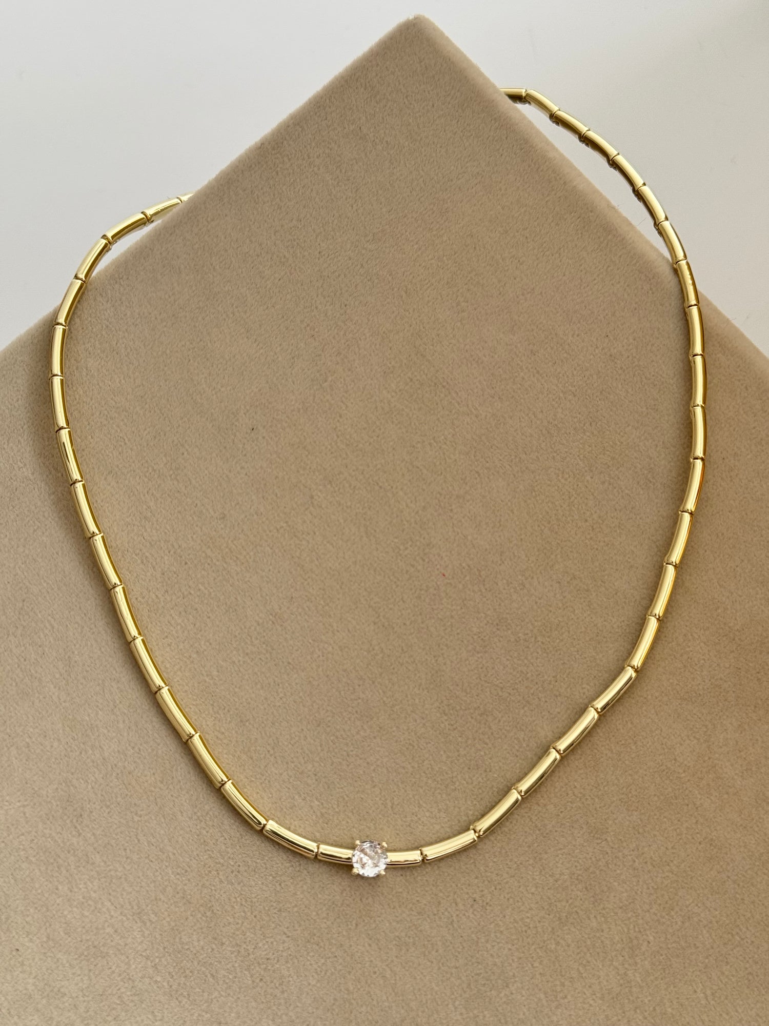 İTHAL TEKTAŞ DETAYLI GOLD KOLYE